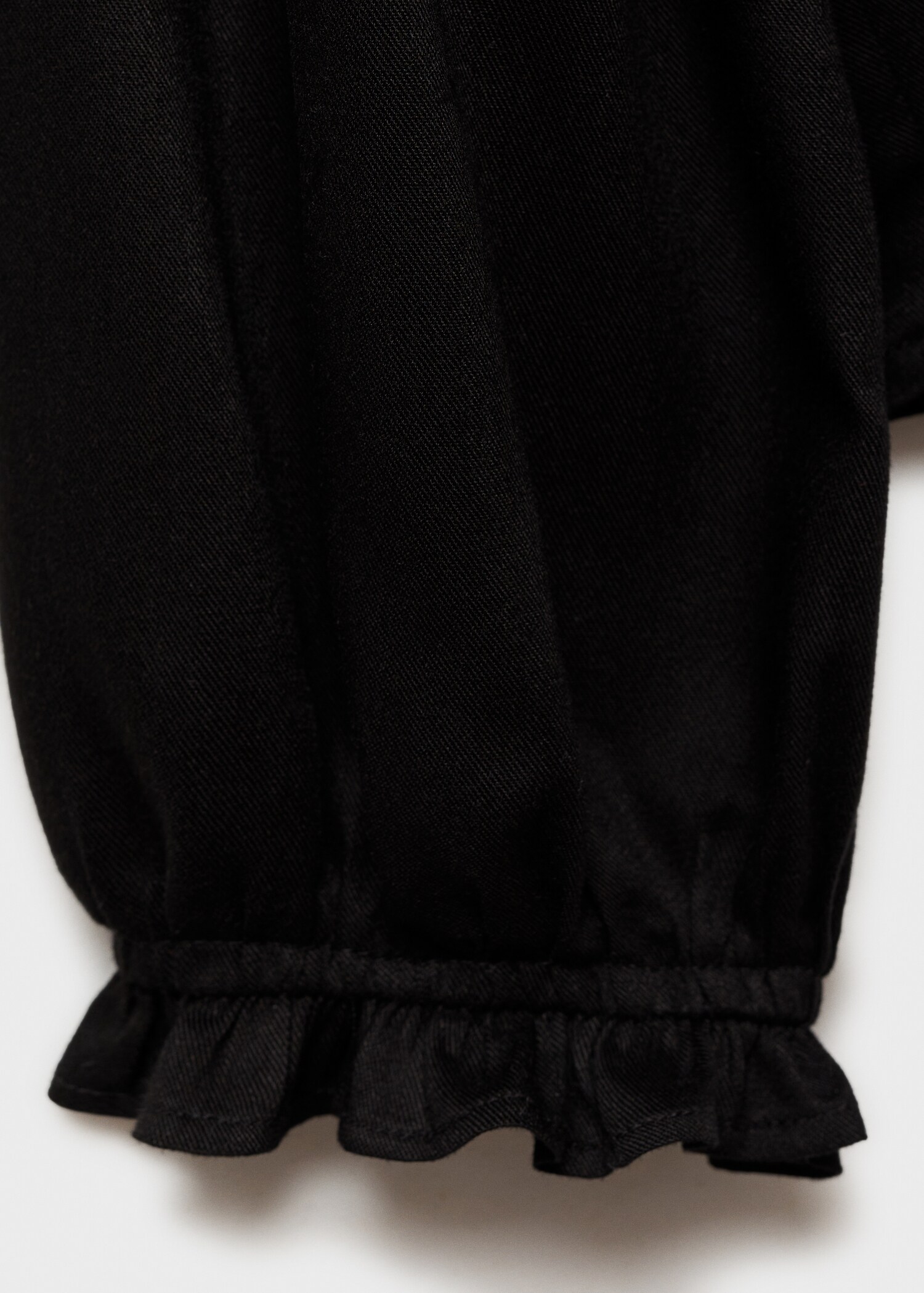 Fließende Bluse mit gestickten Details - Detail des Artikels 0
