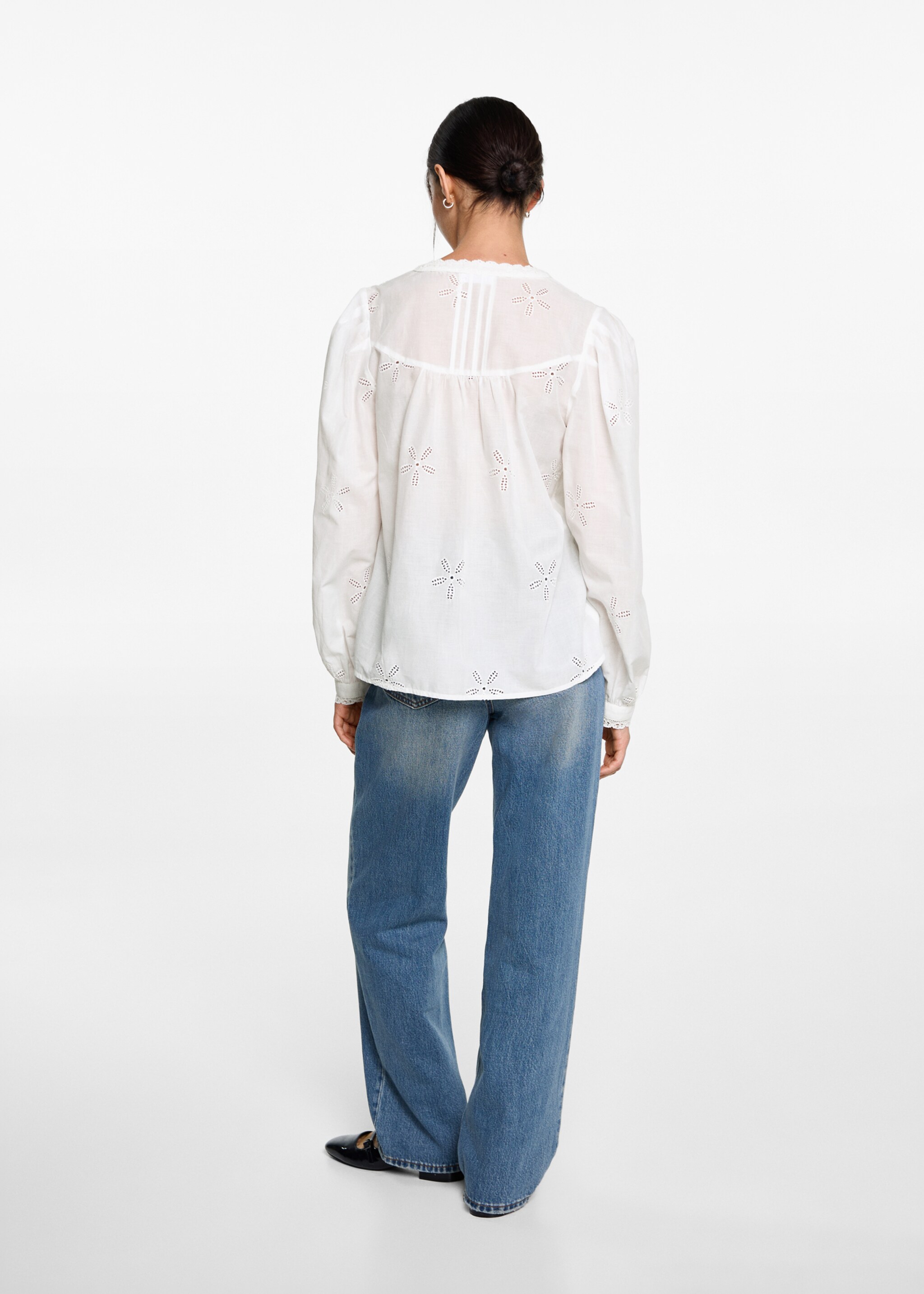 Floral embroidered blouse - Reverse of the article