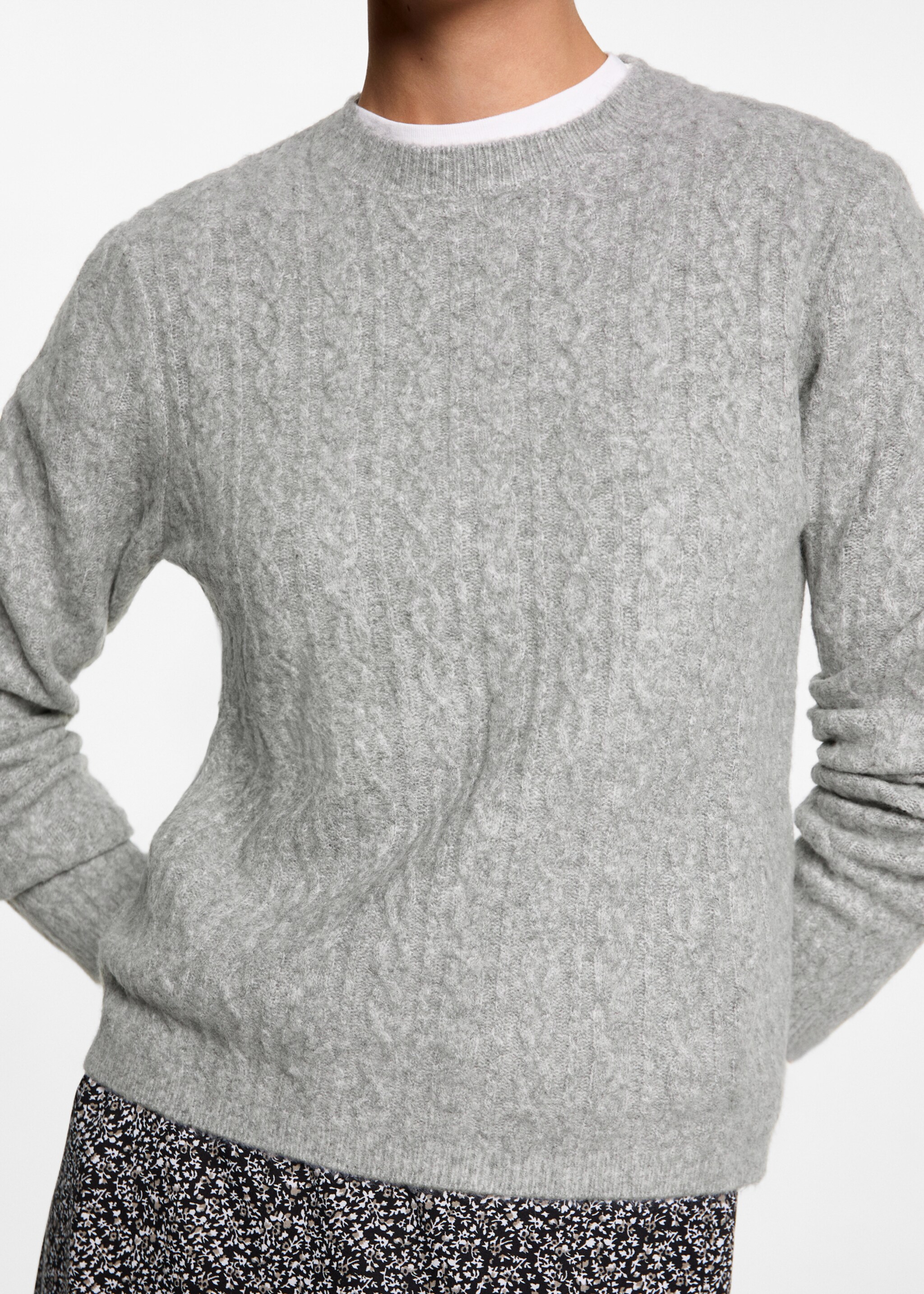 Braided knitted sweater - Details of the article 6, Medium Heather Grey. Ref: 77017703-00.