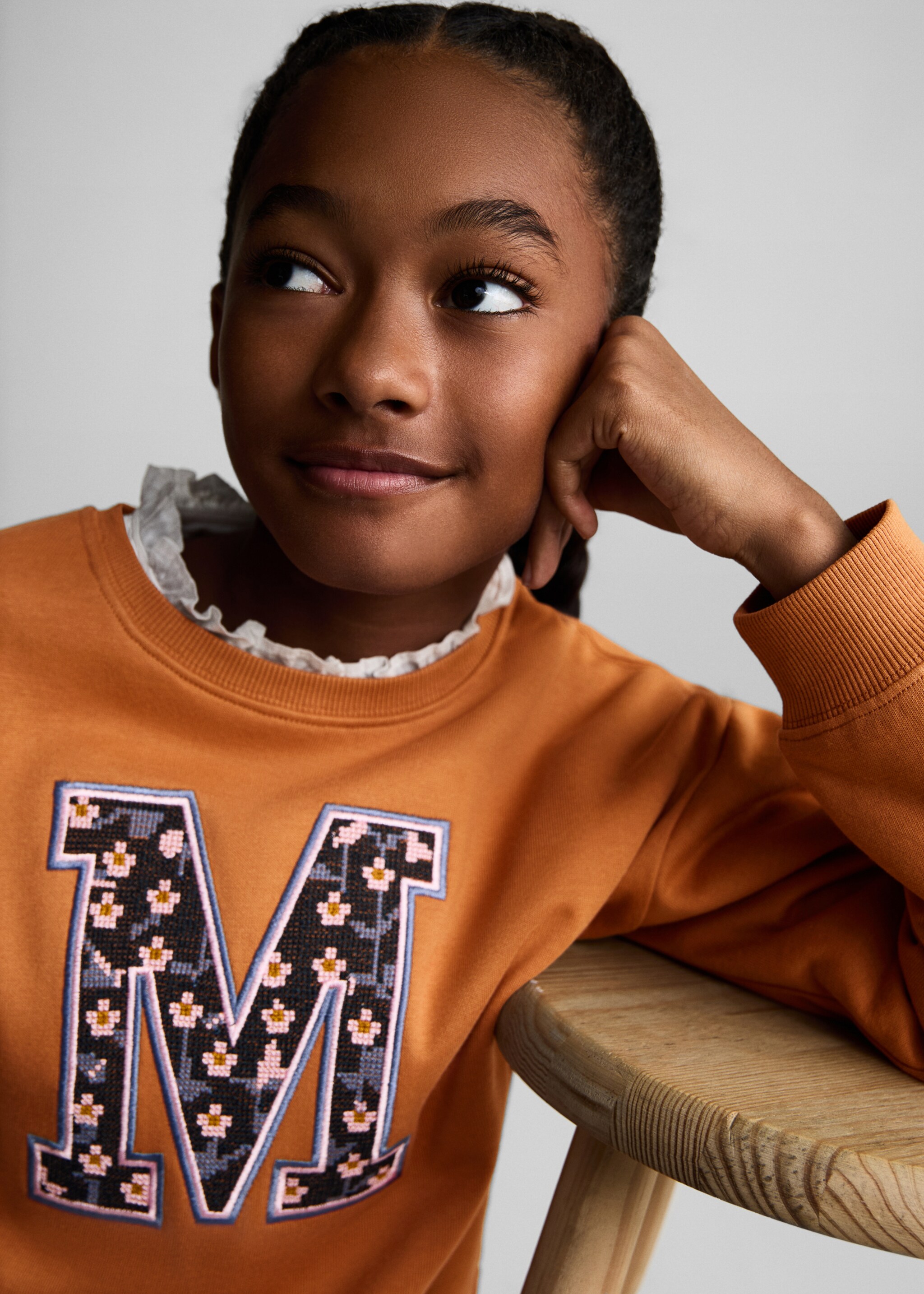 Baumwoll-Sweatshirt mit Stickdetail - Detail des Artikels 1