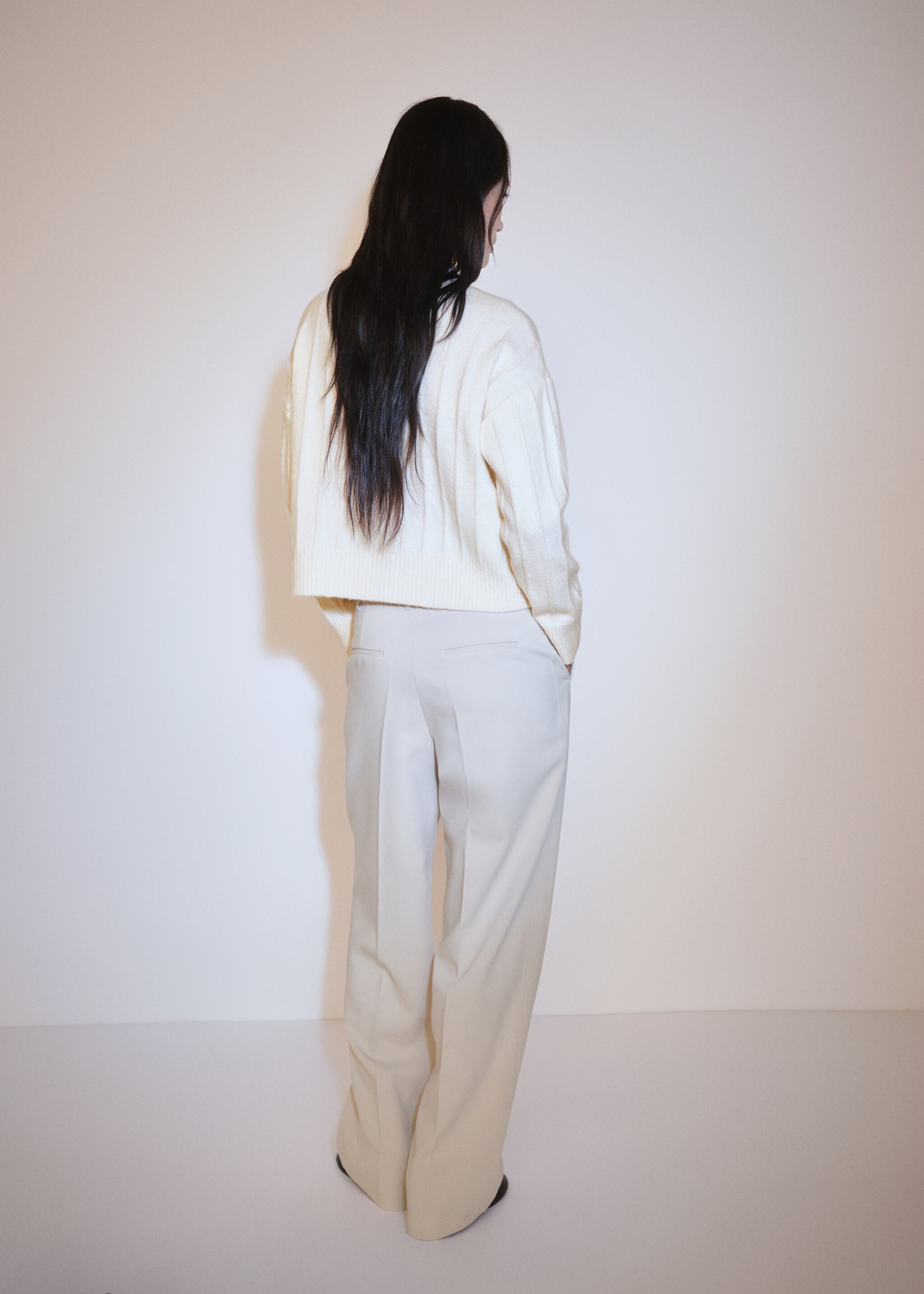 Úpletový svetr s výstřihem perkins - Zadní strana zboží, Béžová. Ref: 77017705-00.