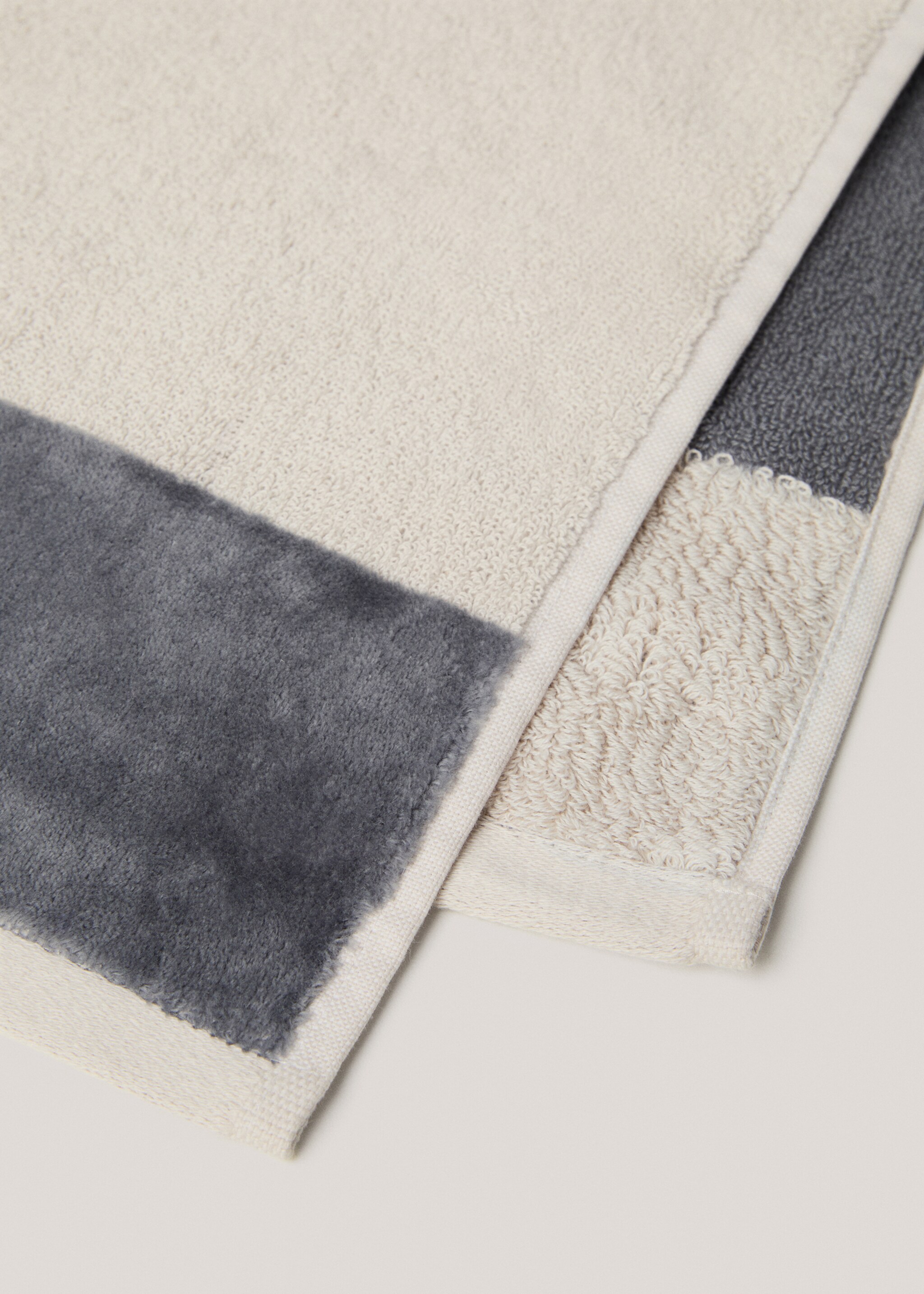 100% cotton hand towel with striped design 30x50cm - Details of the article 1, Beige. Ref: 77017714-00.