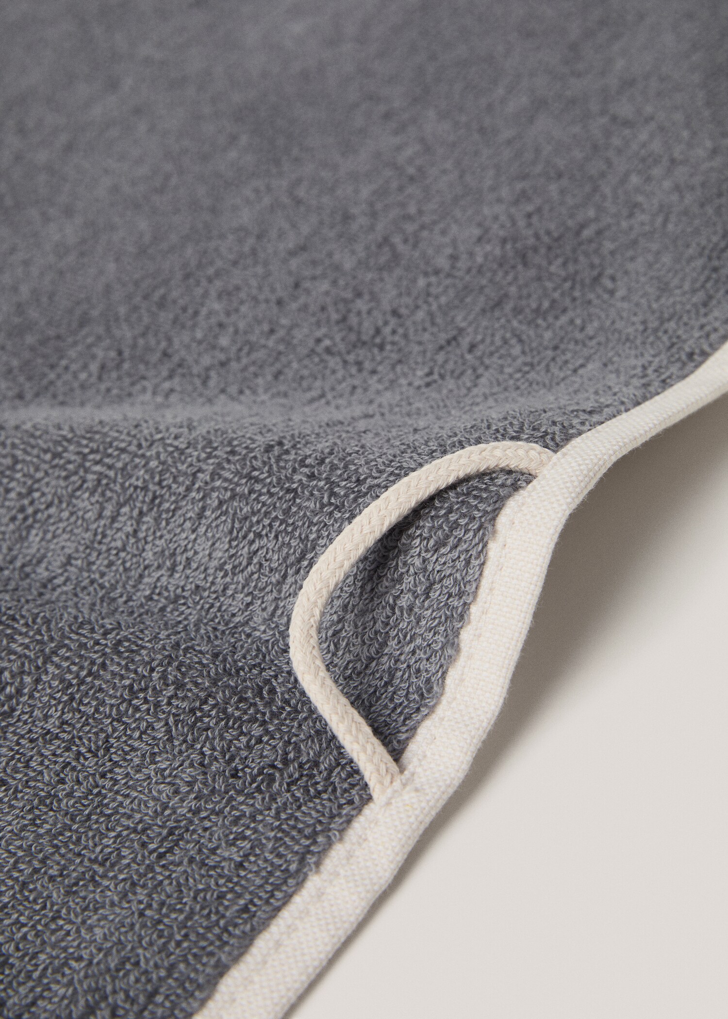 100% cotton hand towel with striped design 30x50cm - Details of the article 3