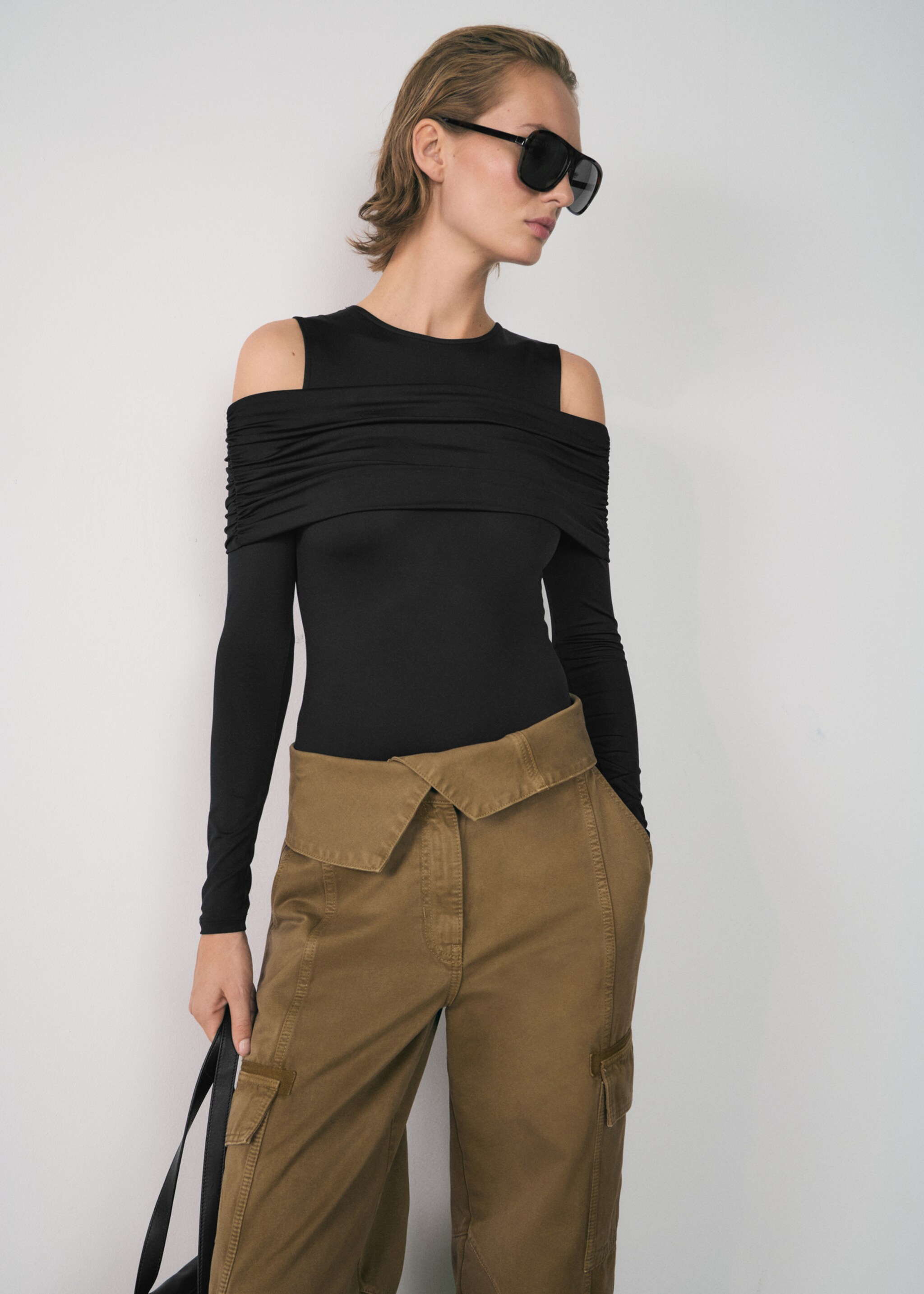 Jeans cargo cintura vuelta - Detalle del artículo 1, Khaki. Ref: 77017719-00.