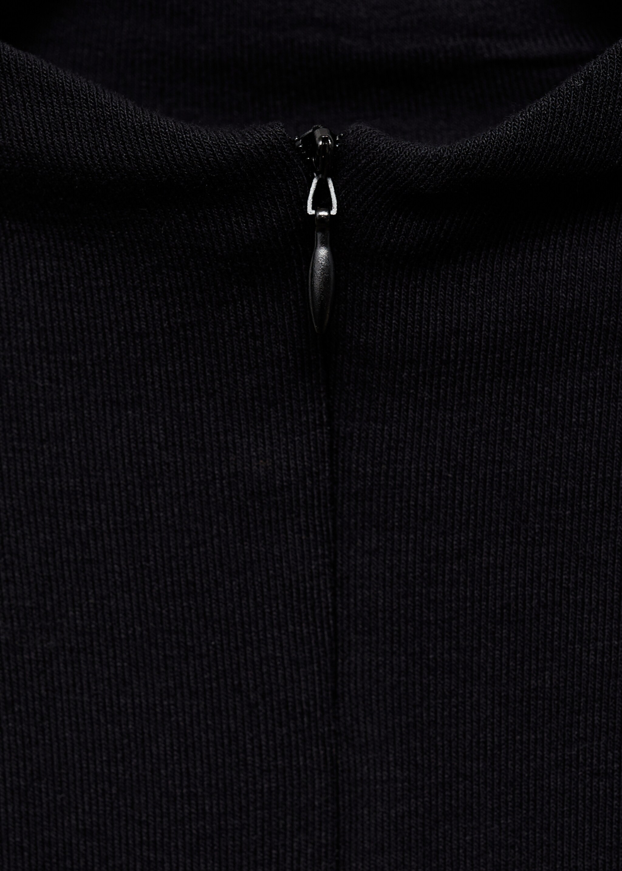 T-shirt col montant fermeture Éclair - Détail de l'article 8, Noir. Ref: 77017720-00.