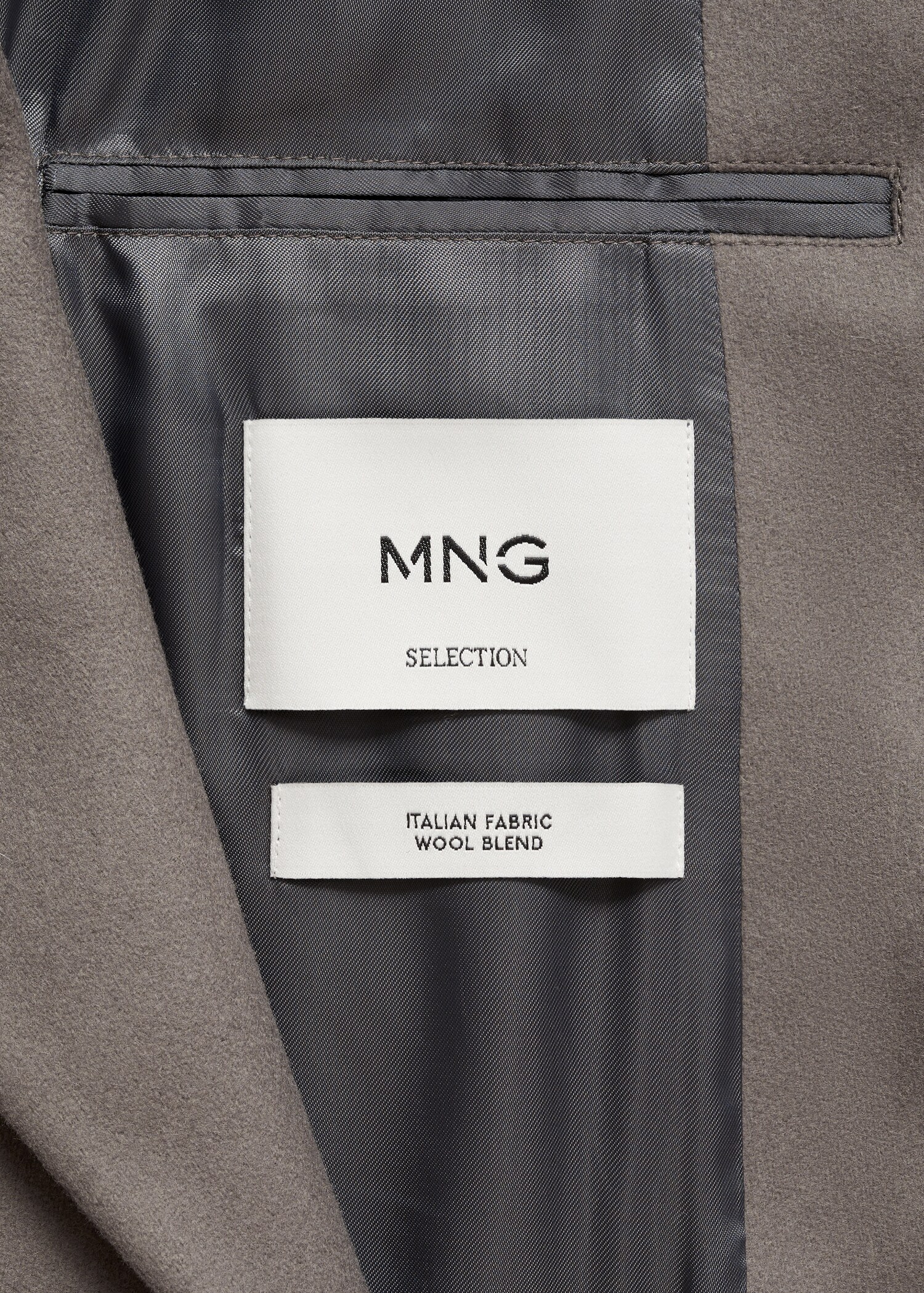 100% Italian wool double-breasted coat - Details of the article 0