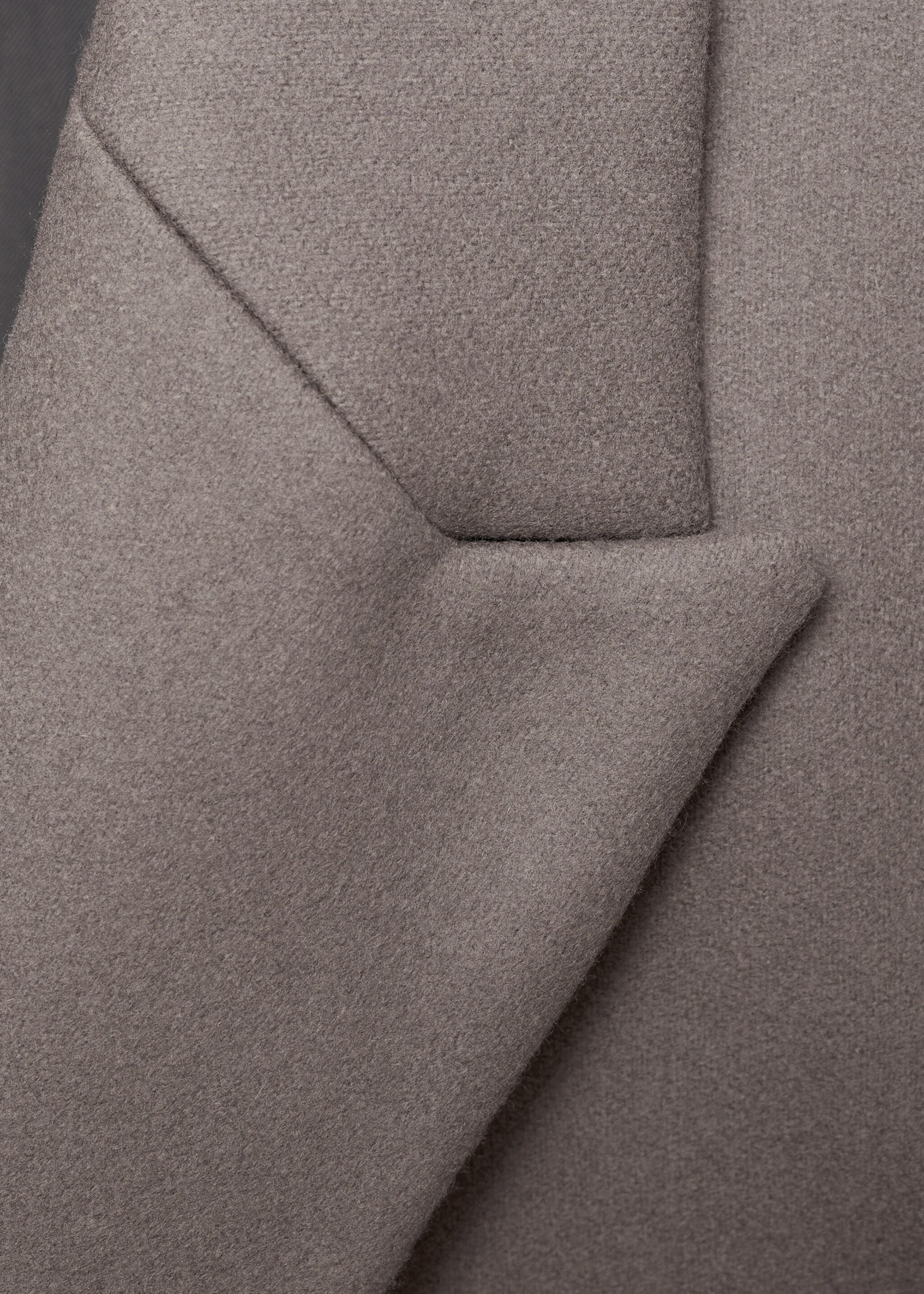 100% Italian wool double-breasted coat - Details of the article 8, Medium Brown. Ref: 77017919-00.