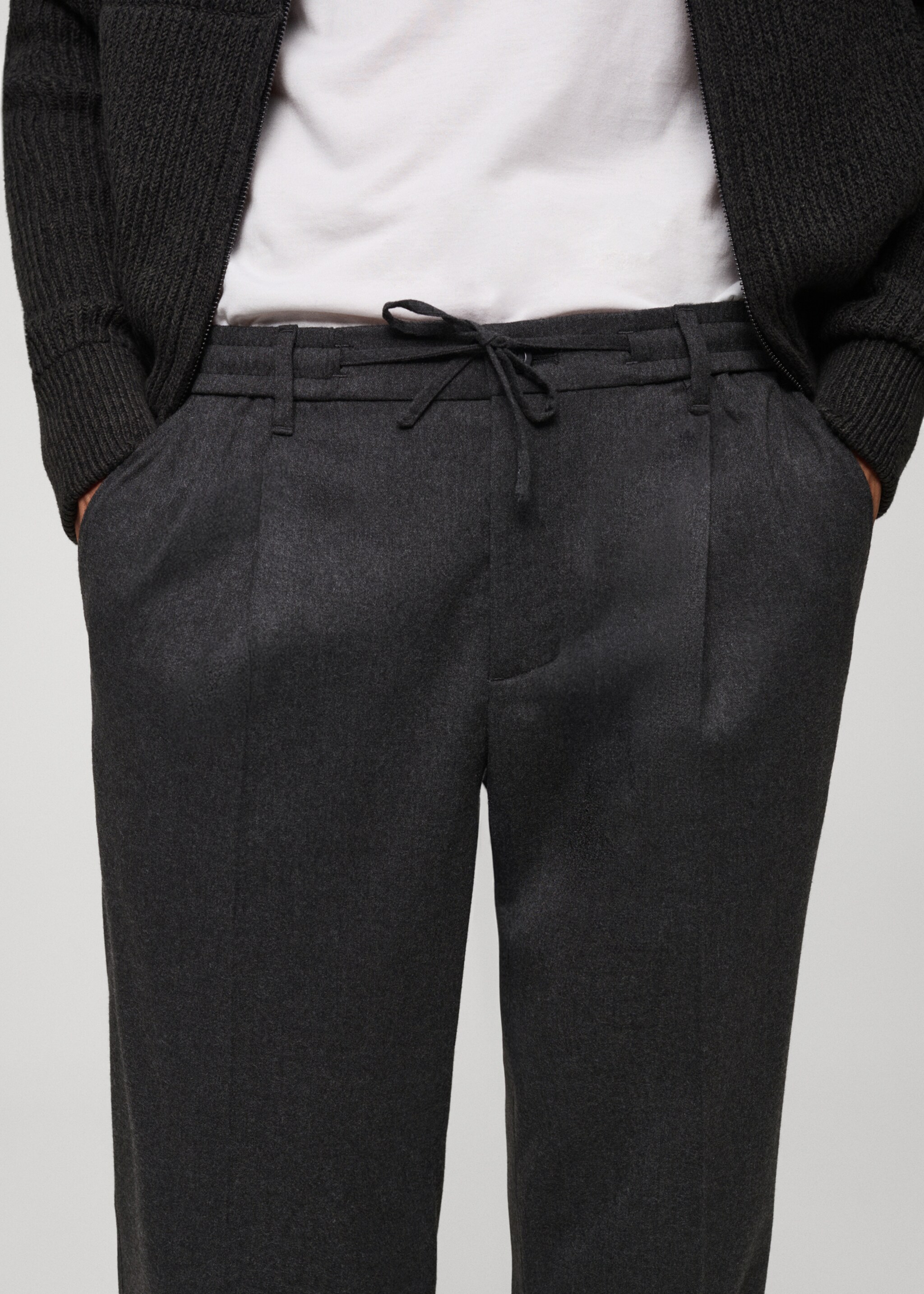 Pantalons regular fit pinces cordill - Detall de l'article 1, Gris. Ref: 77017922-00.