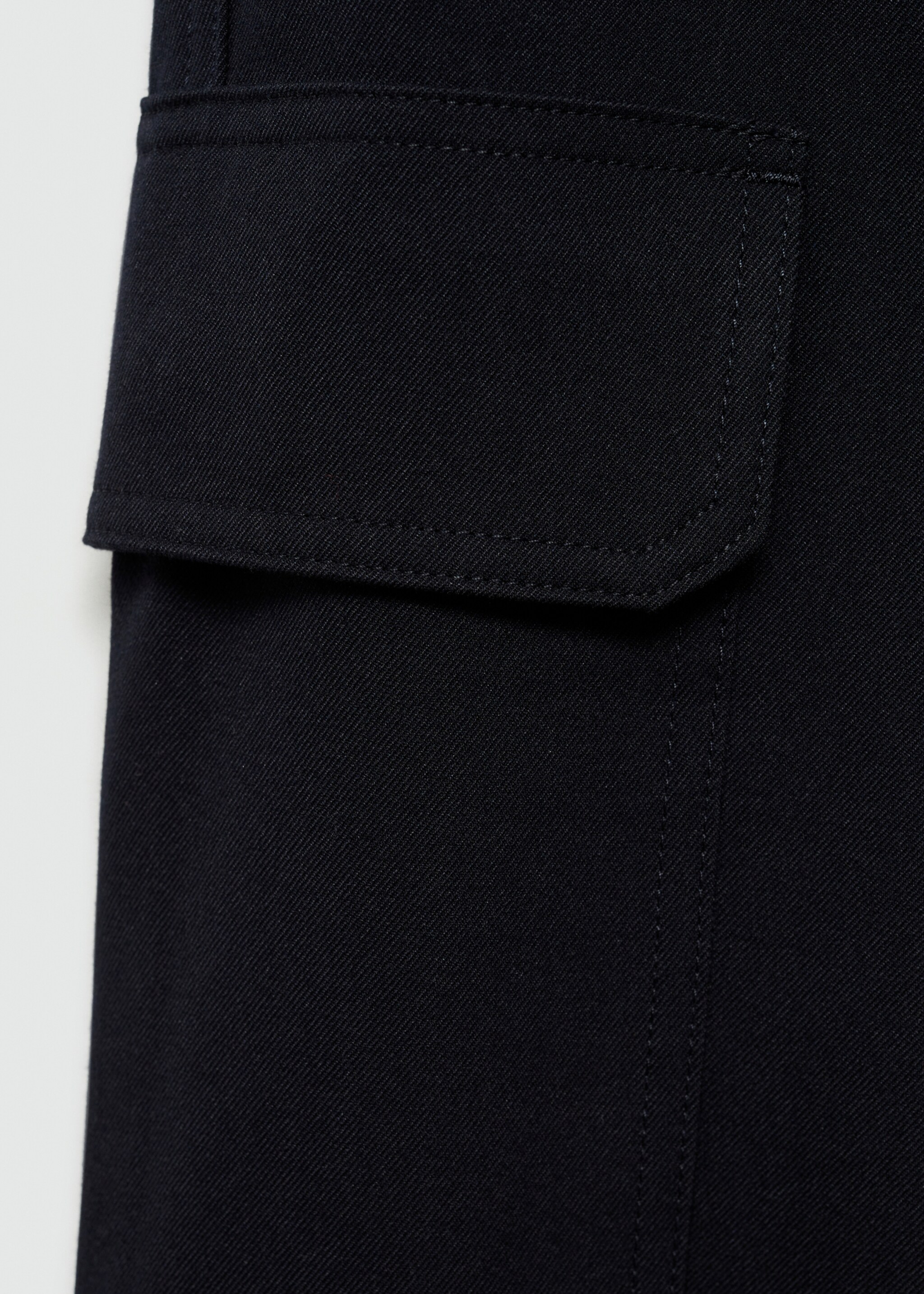 Pantalons regular fit cargo - Detall de l'article 8, Blau marí fosc. Ref: 77017924-00.