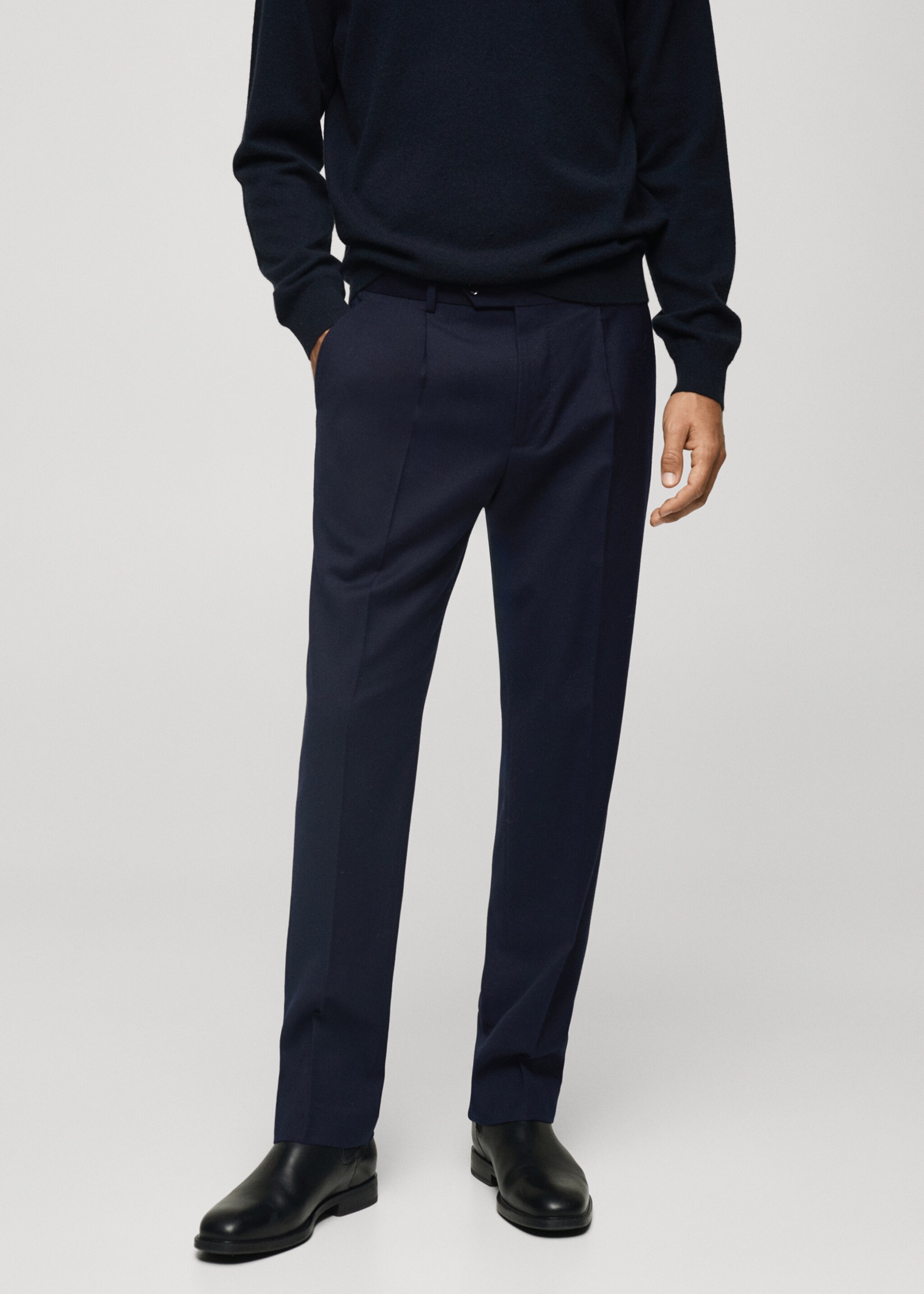 100% virgin wool flannel suit trousers - Medium plane, Dark Navy. Ref: 77017927-00.