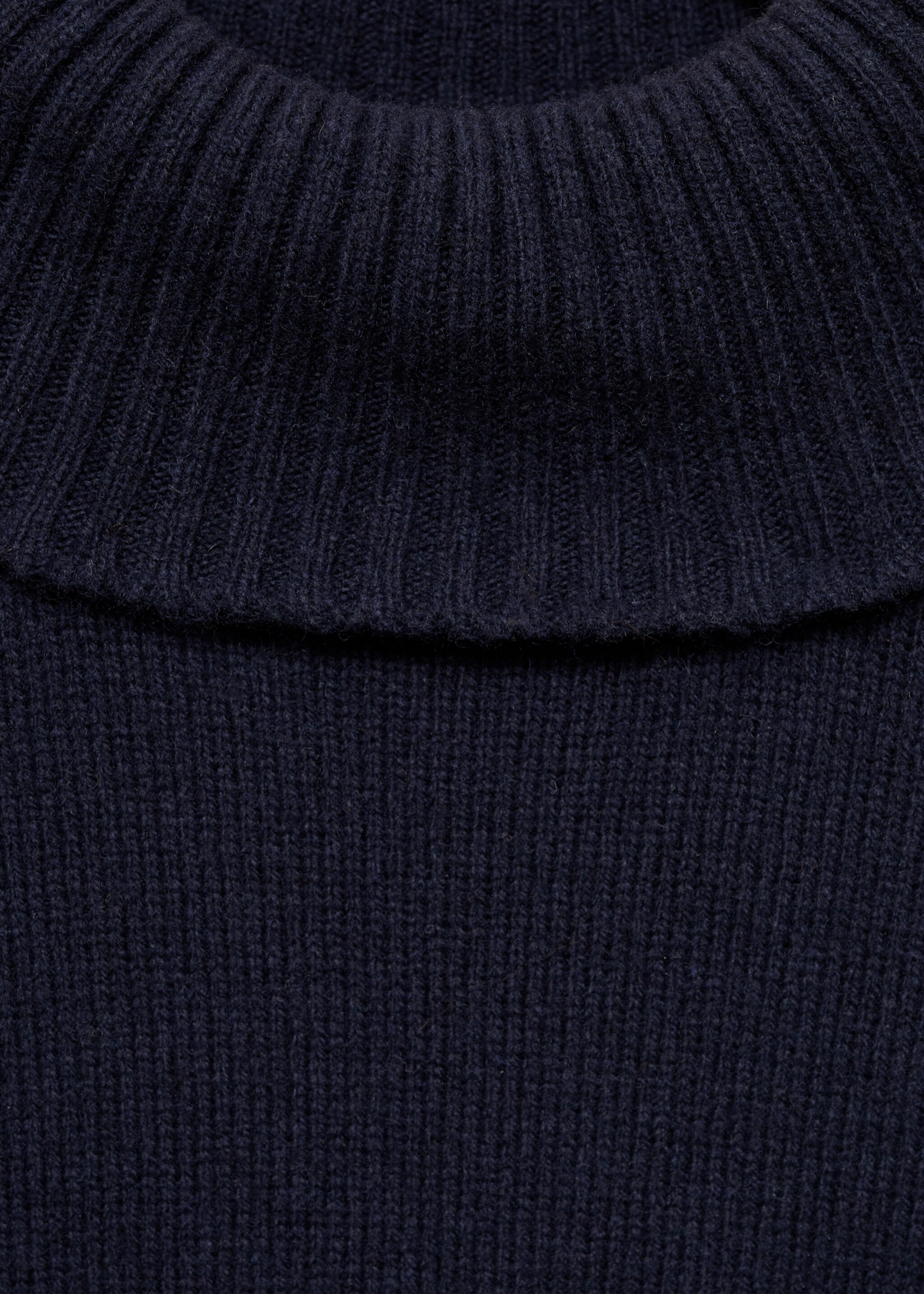 Strickpullover aus Wolle mit Rollkragen - Detail des Artikels 8, Dunkles Marineblau. Ref: 77017937-00.