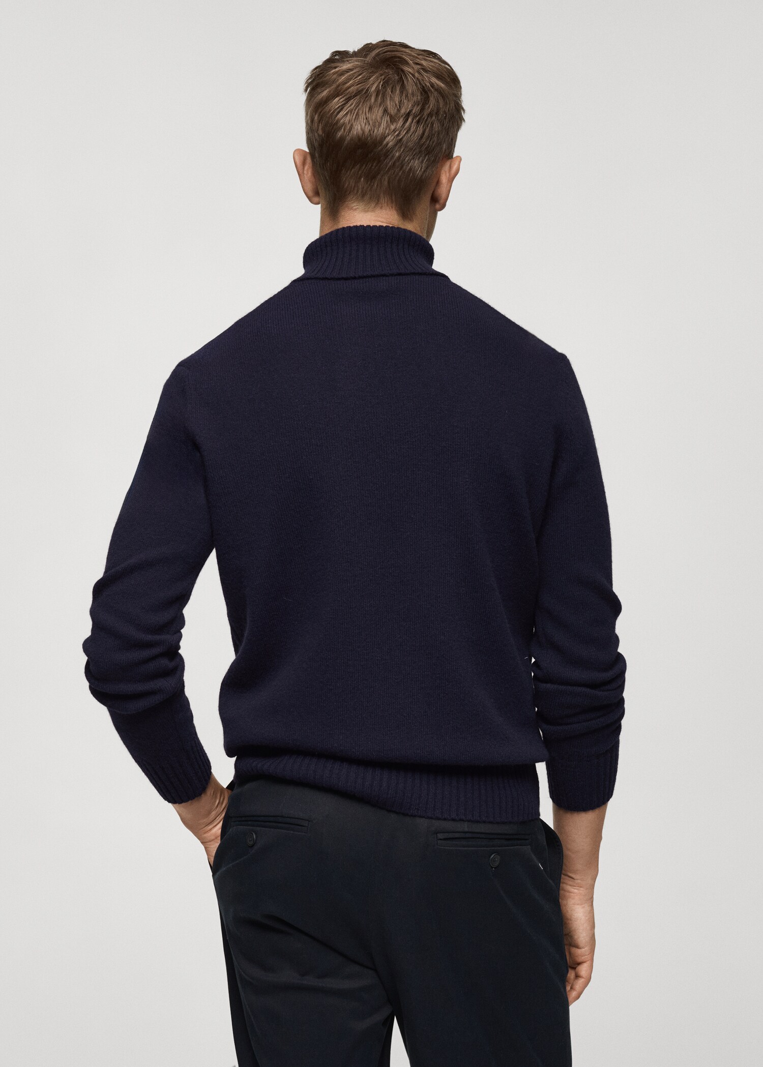Strickpullover aus Wolle mit Rollkragen - Rückseite des Artikels