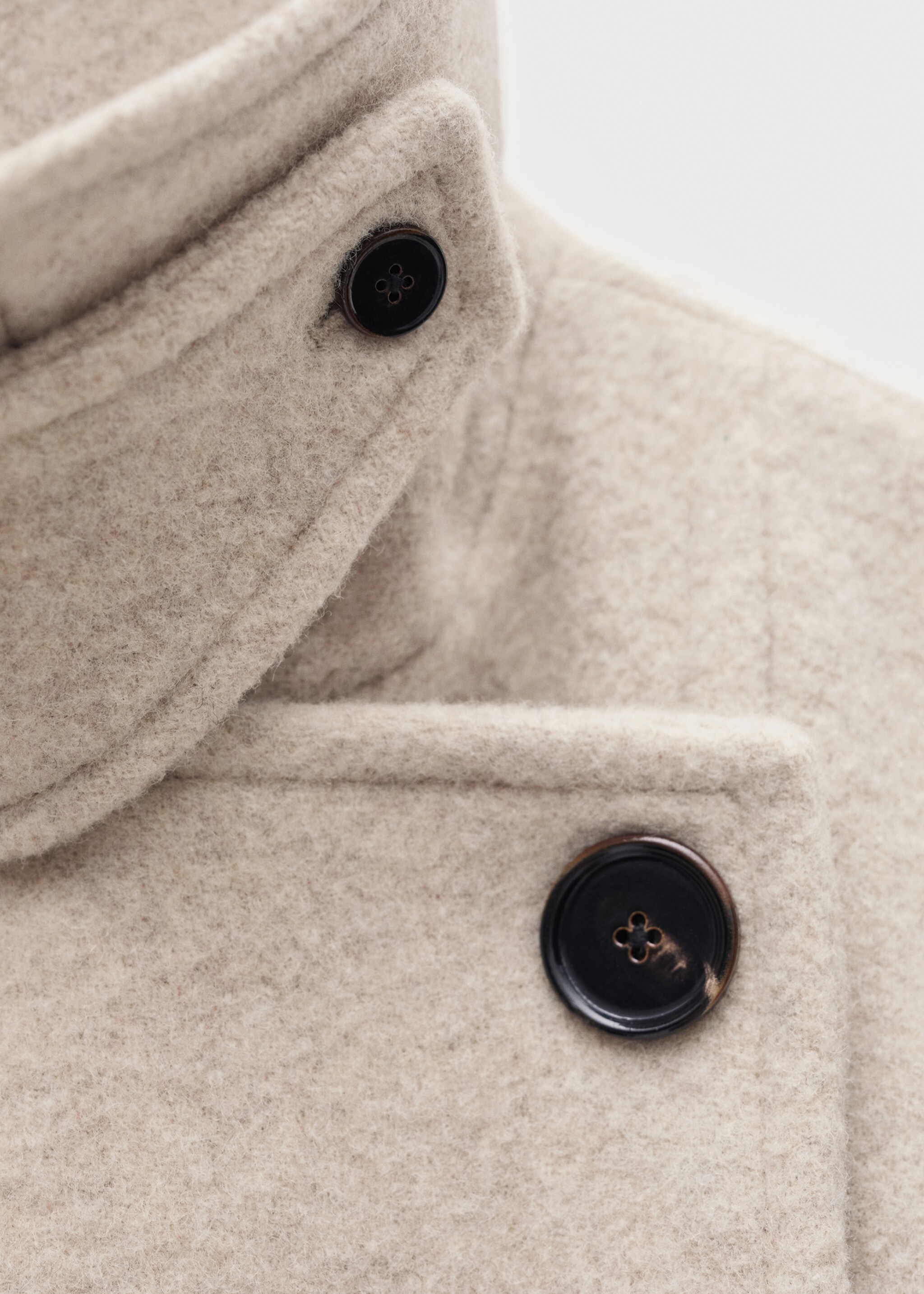 Double-breasted wool coat - Details of the article 8, Ecru. Ref: 77017941-00.