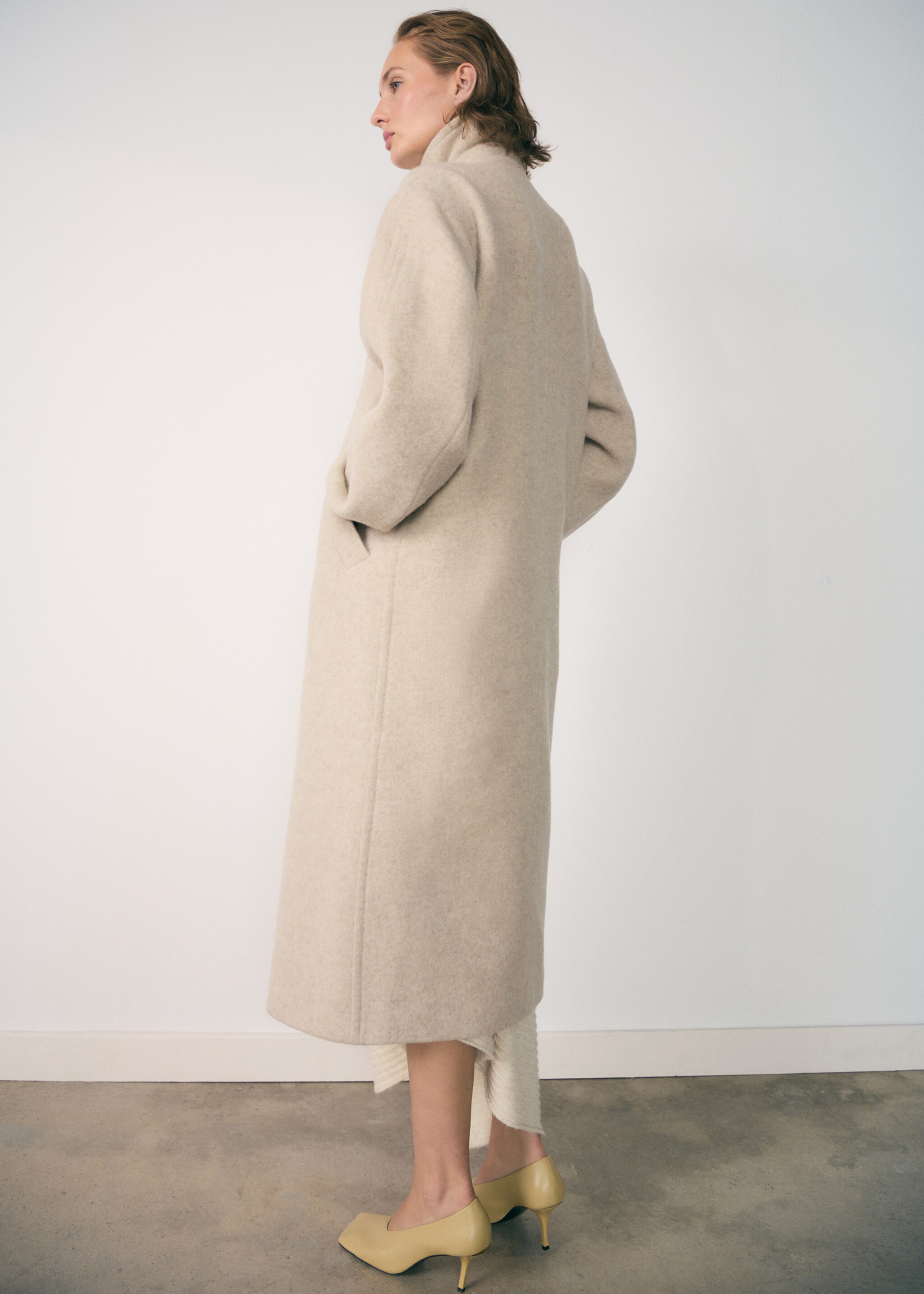 Double-breasted wool coat - Reverse of the article, Ecru. Ref: 77017941-00.