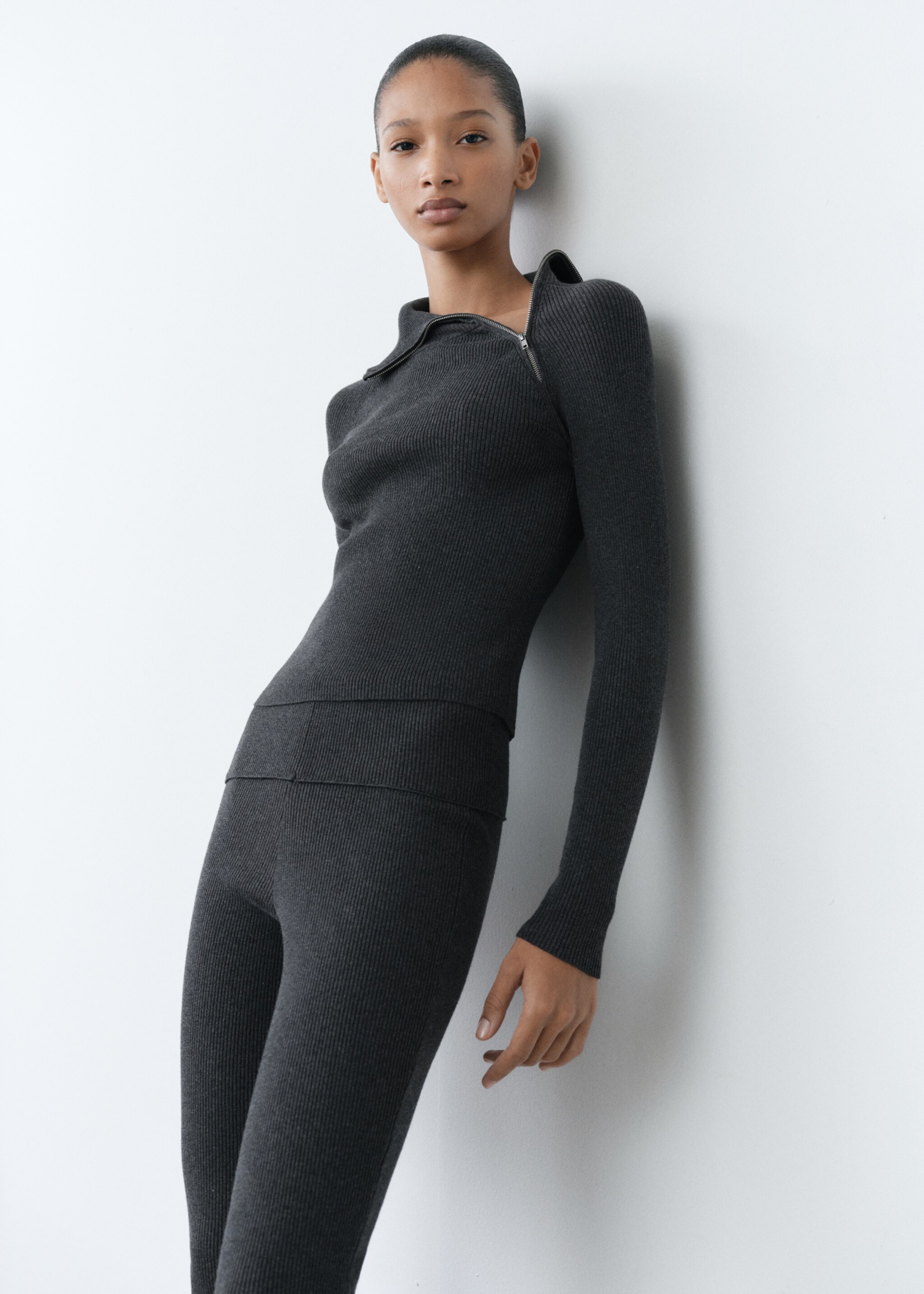 Gerippter Pullover mit Zip-Kragen - Mittlere Ansicht, Grau. Ref: 77018637-00.