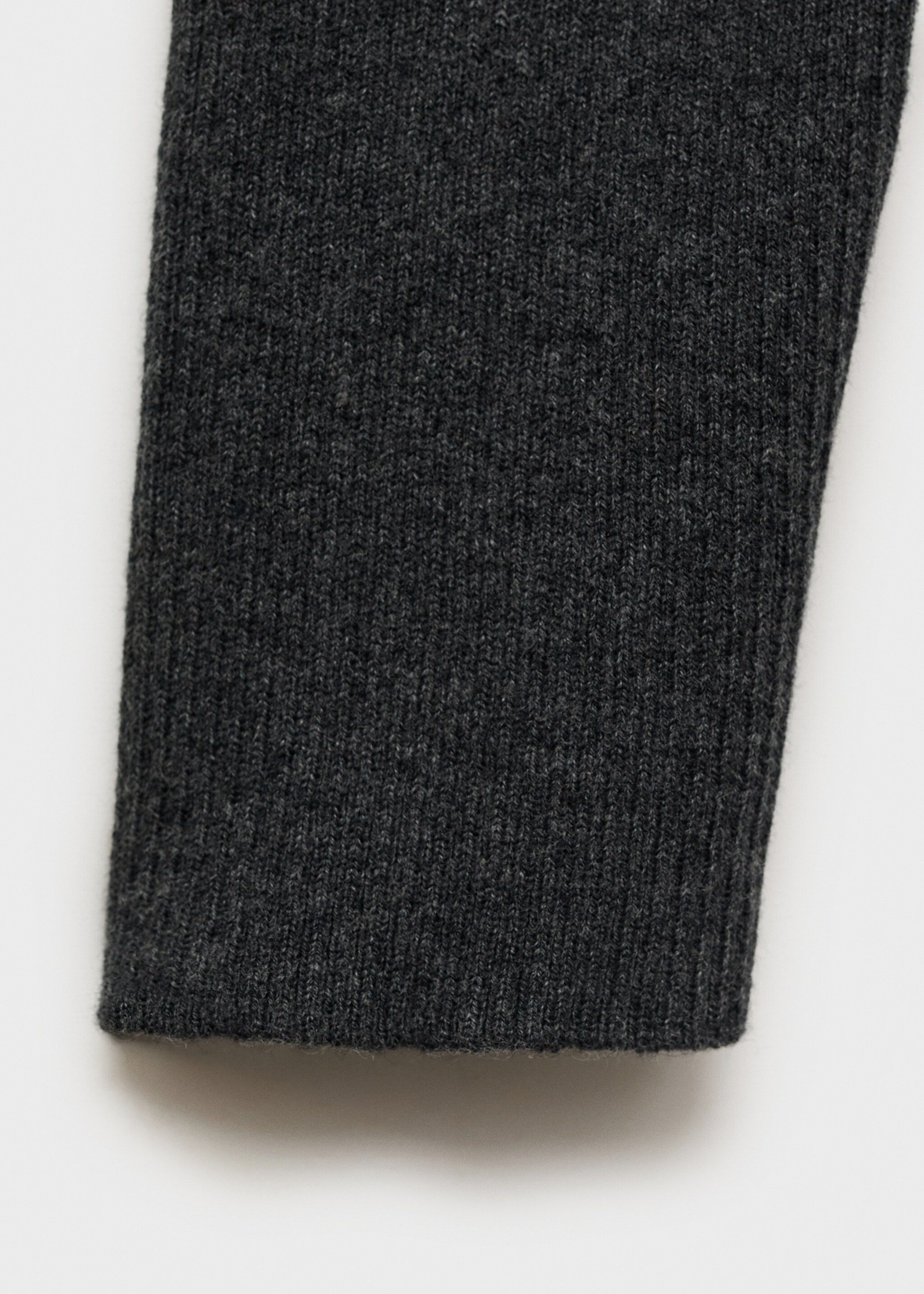 Gerippter Pullover mit Zip-Kragen - Detail des Artikels 0, Grau. Ref: 77018637-00.