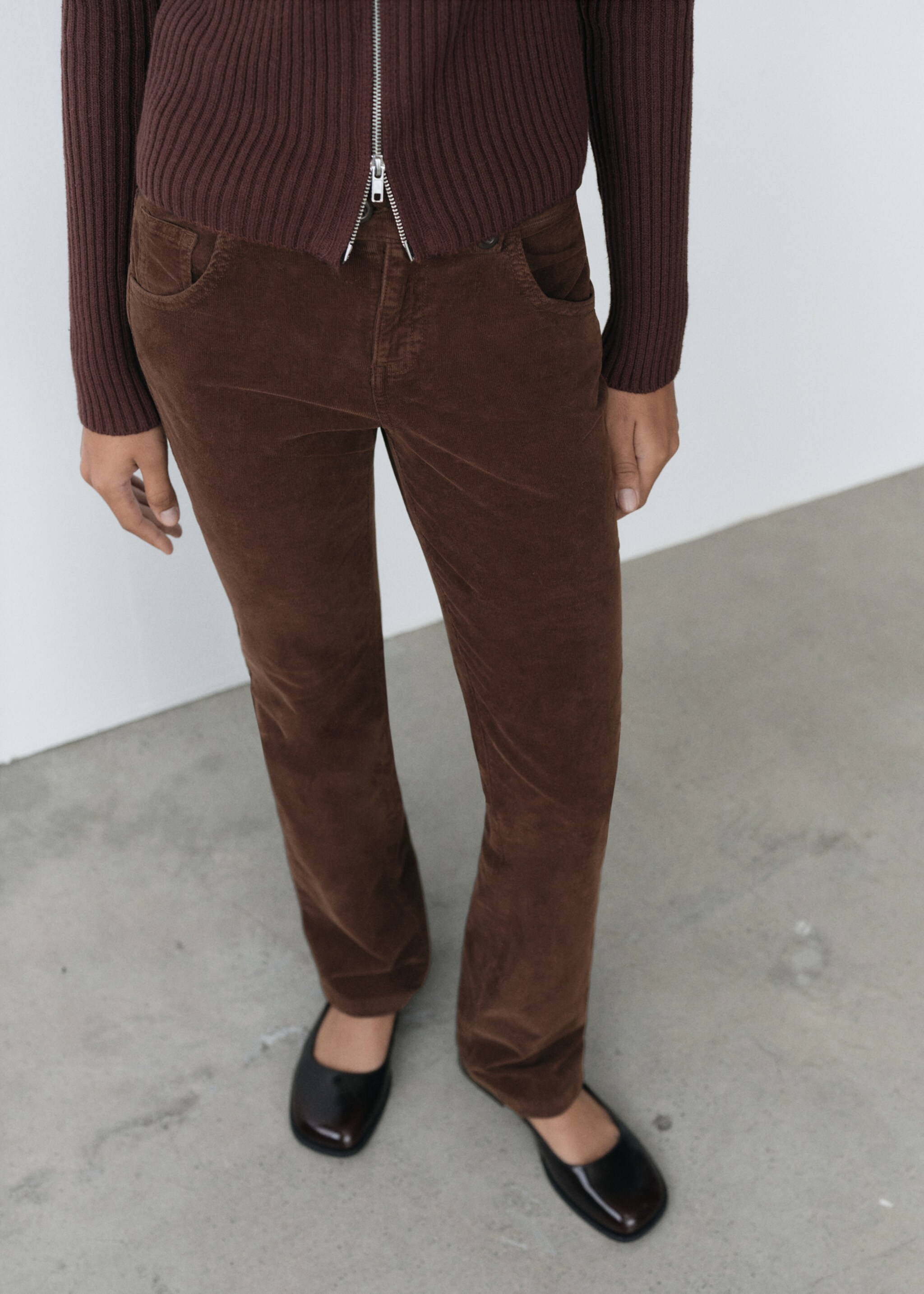 Flared corduroy trousers - Medium plane, Brown. Ref: 77018638-00.
