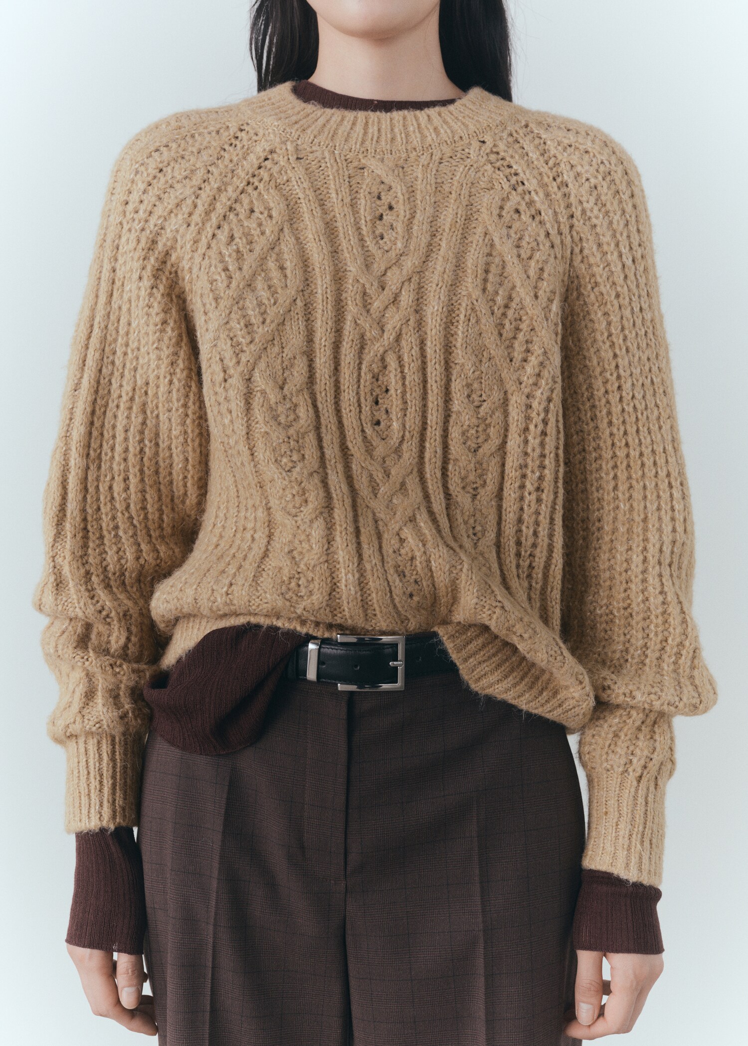 Thick knit round neck sweater - Medium plane
