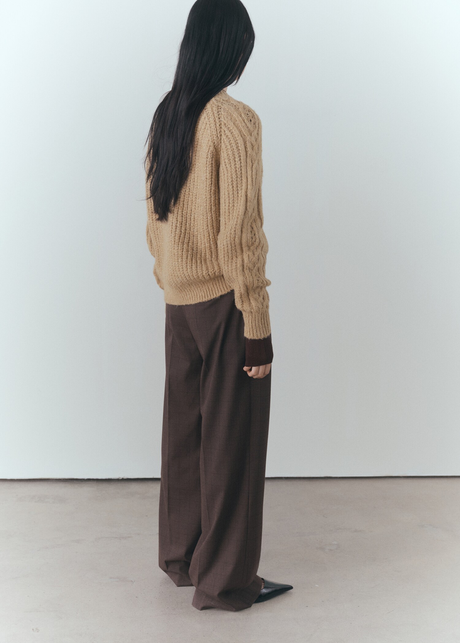 Thick knit round neck sweater - Reverse of the article
