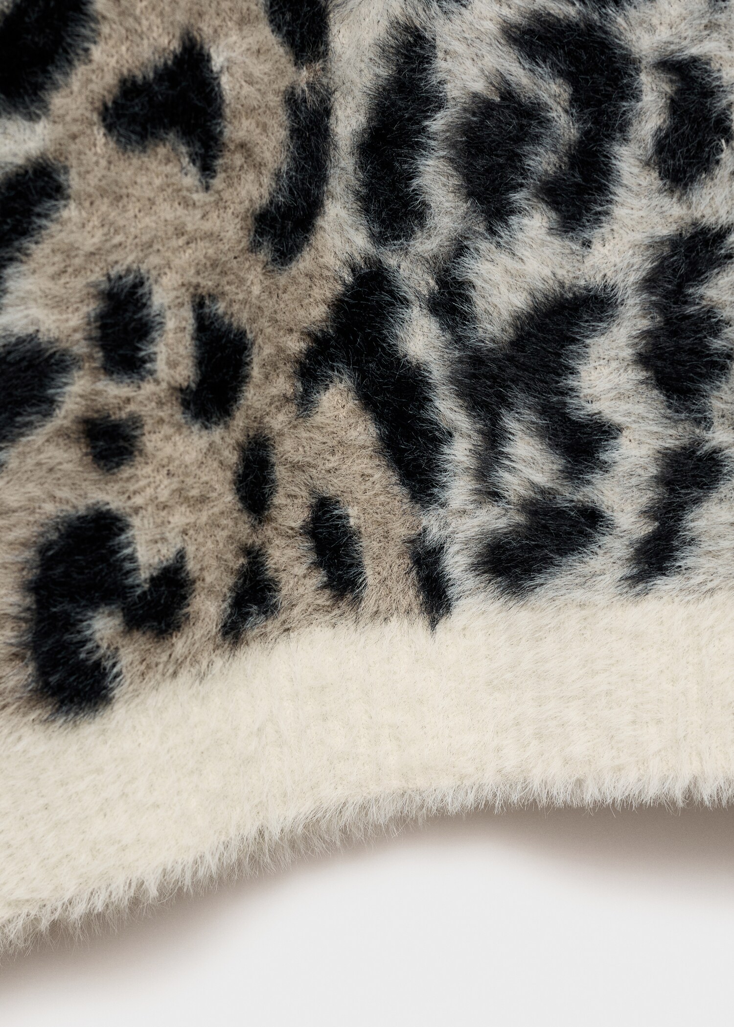 Pullover mit Pelz-Effekt und Animal-Print - Detail des Artikels 0