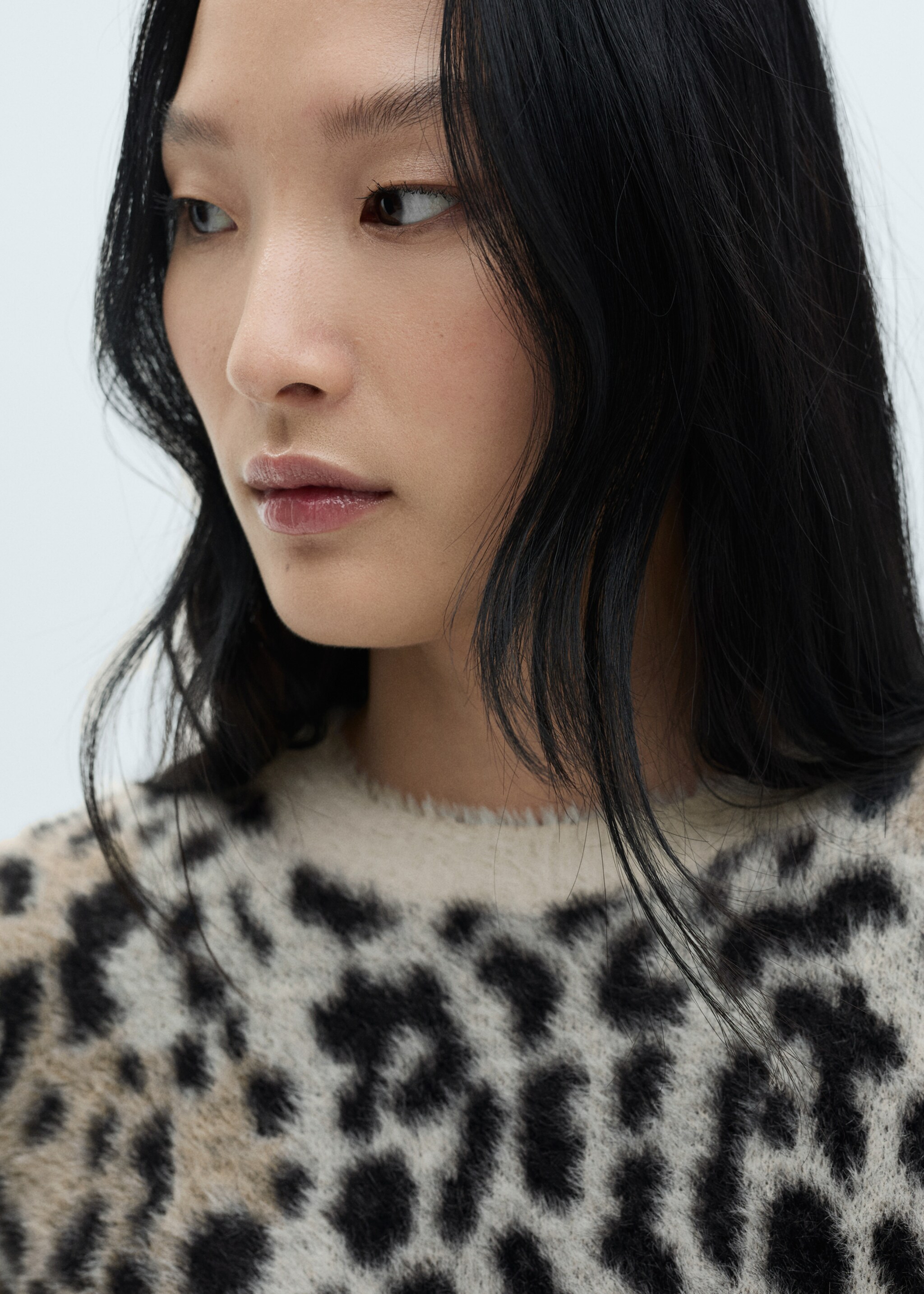 Pullover mit Pelz-Effekt und Animal-Print - Detail des Artikels 1, Schwarz. Ref: 77019071-00.