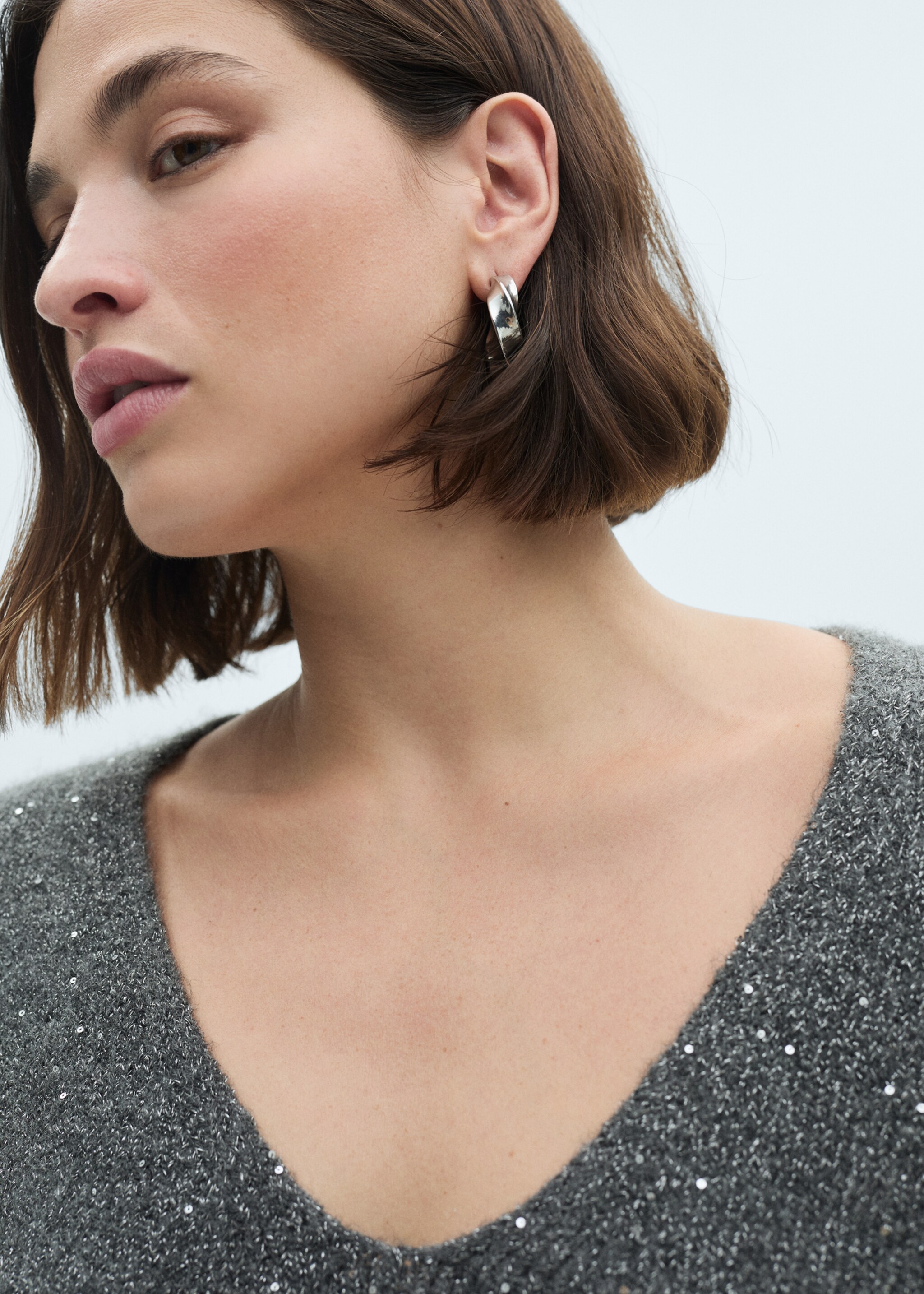 Pull-over col V paillettes - Détail de l'article 4, Gris anthracite. Ref: 77019072-00.