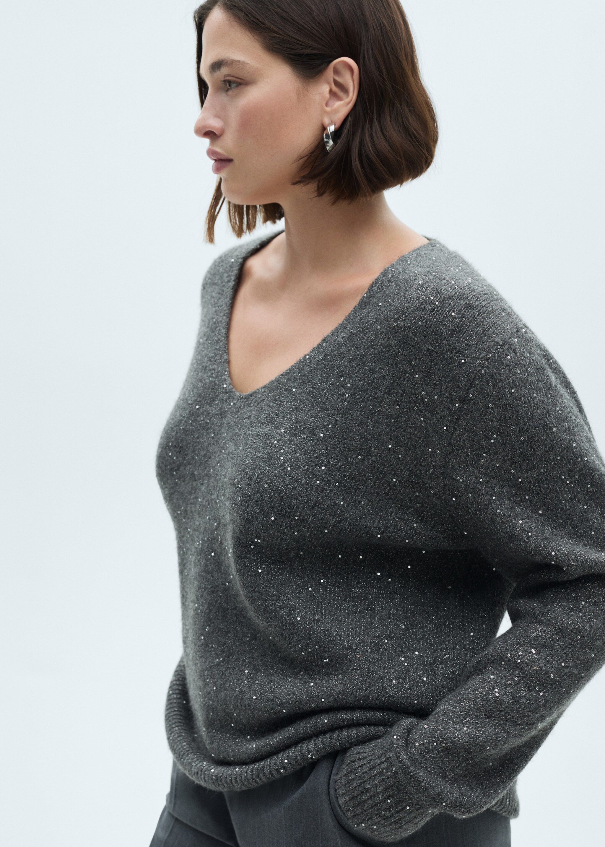 Pull-over col V paillettes - Détail de l'article 5, Gris anthracite. Ref: 77019072-00.