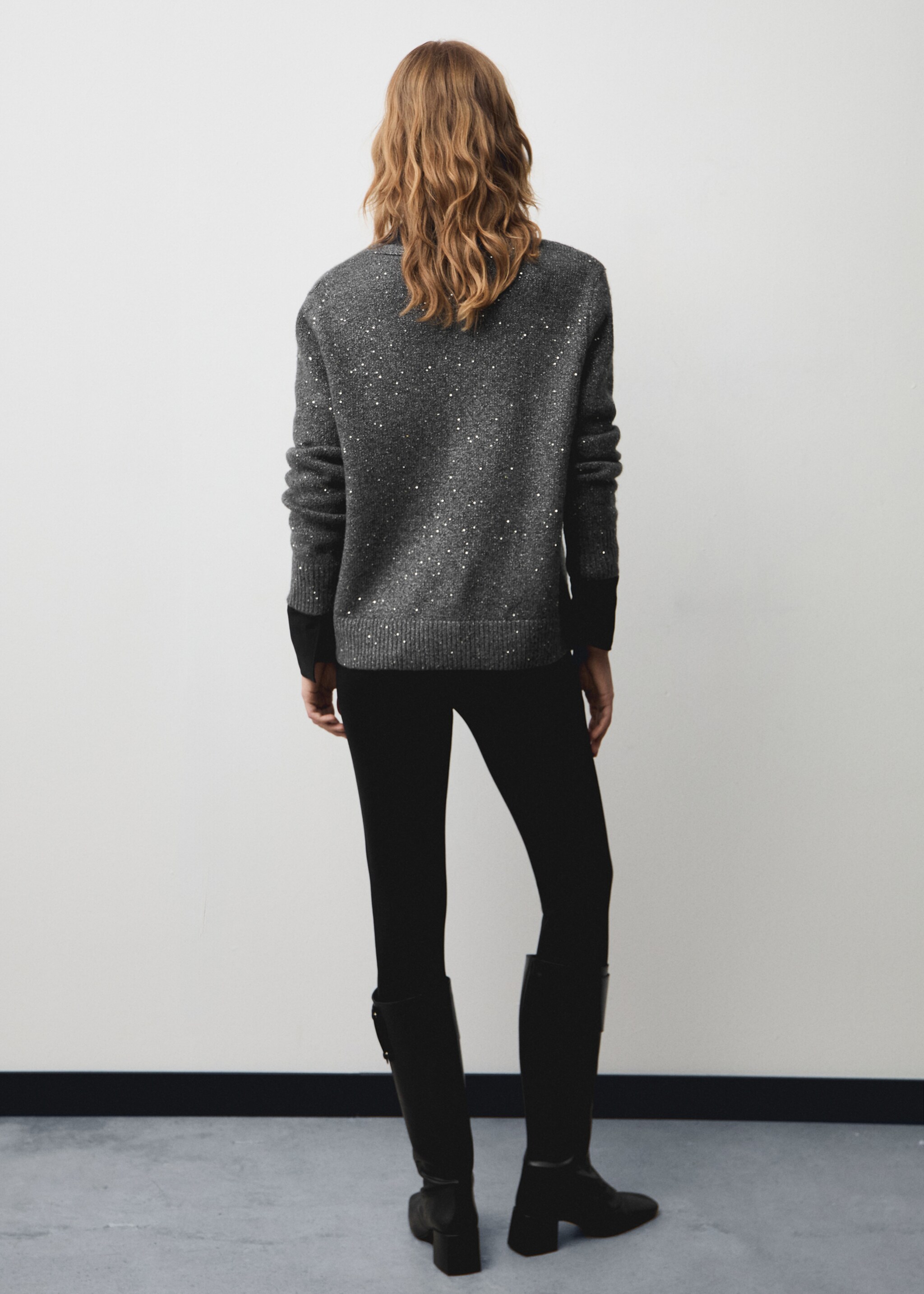 Pull-over col V paillettes - Verso de l’article, Gris anthracite. Ref: 77019072-00.