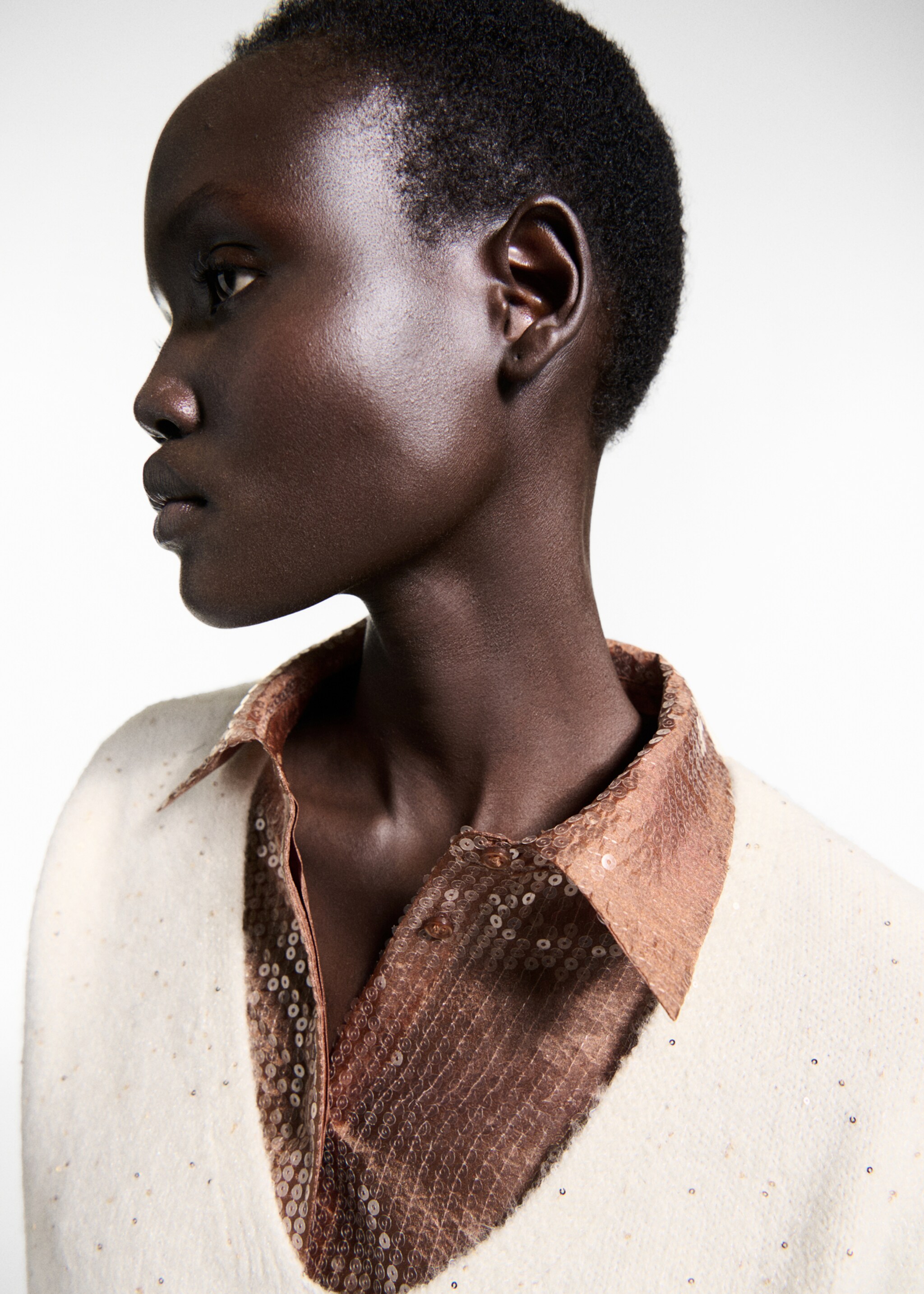 V-neck sequin sweater - Details of the article 1, Gold. Ref: 77019072-00.