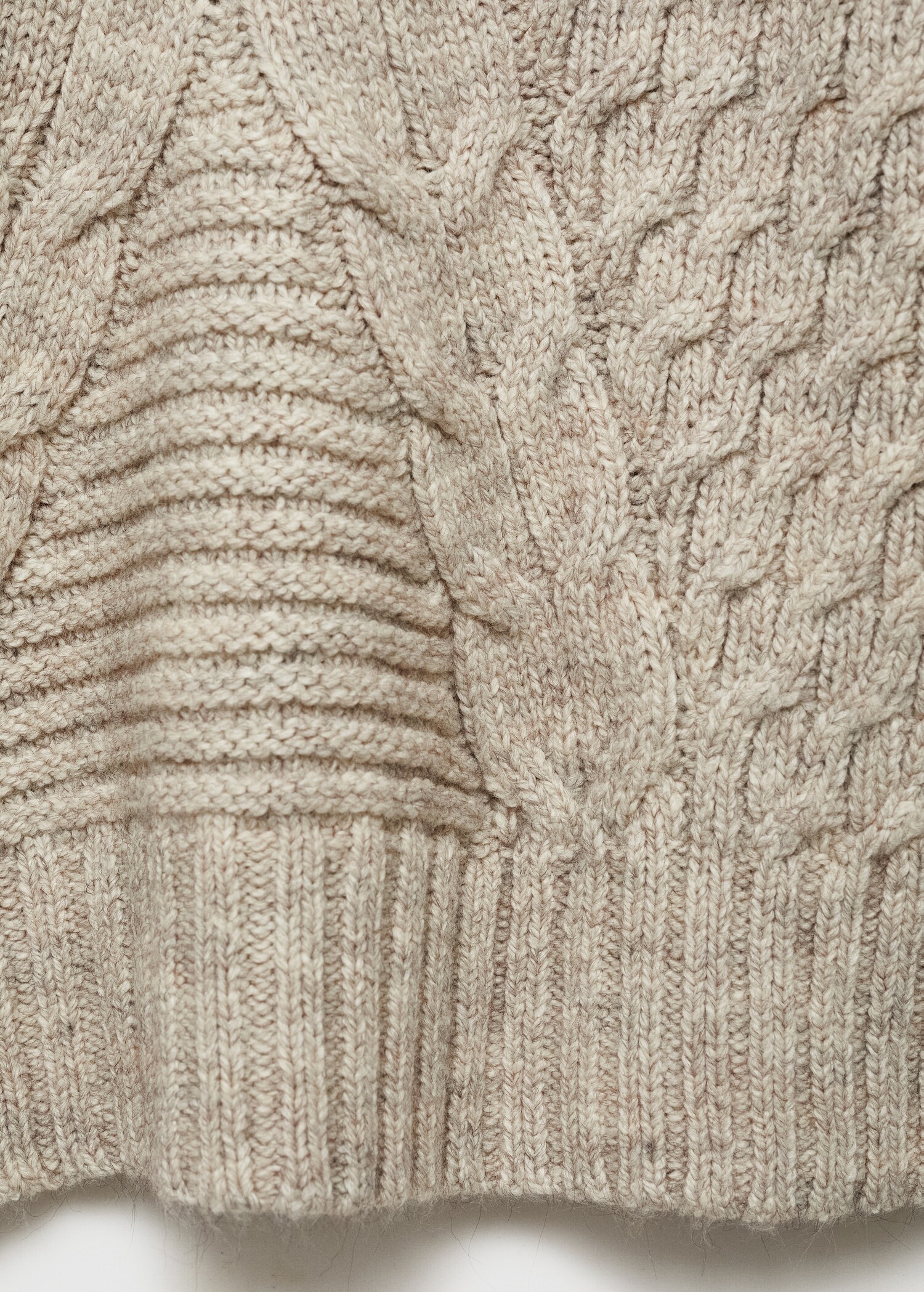 Short-sleeved braided sweater - Details of the article 0