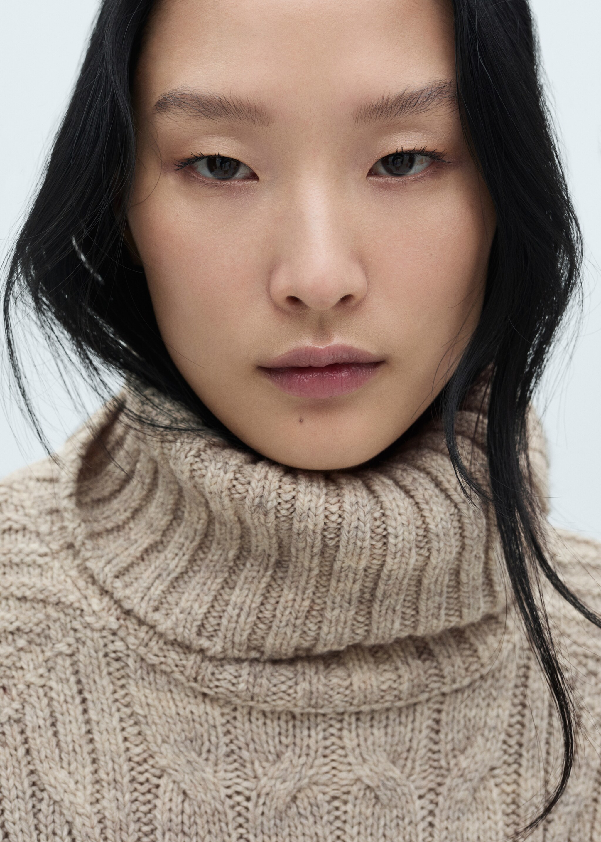 Short-sleeved braided sweater - Details of the article 1, Sand. Ref: 77019076-00.