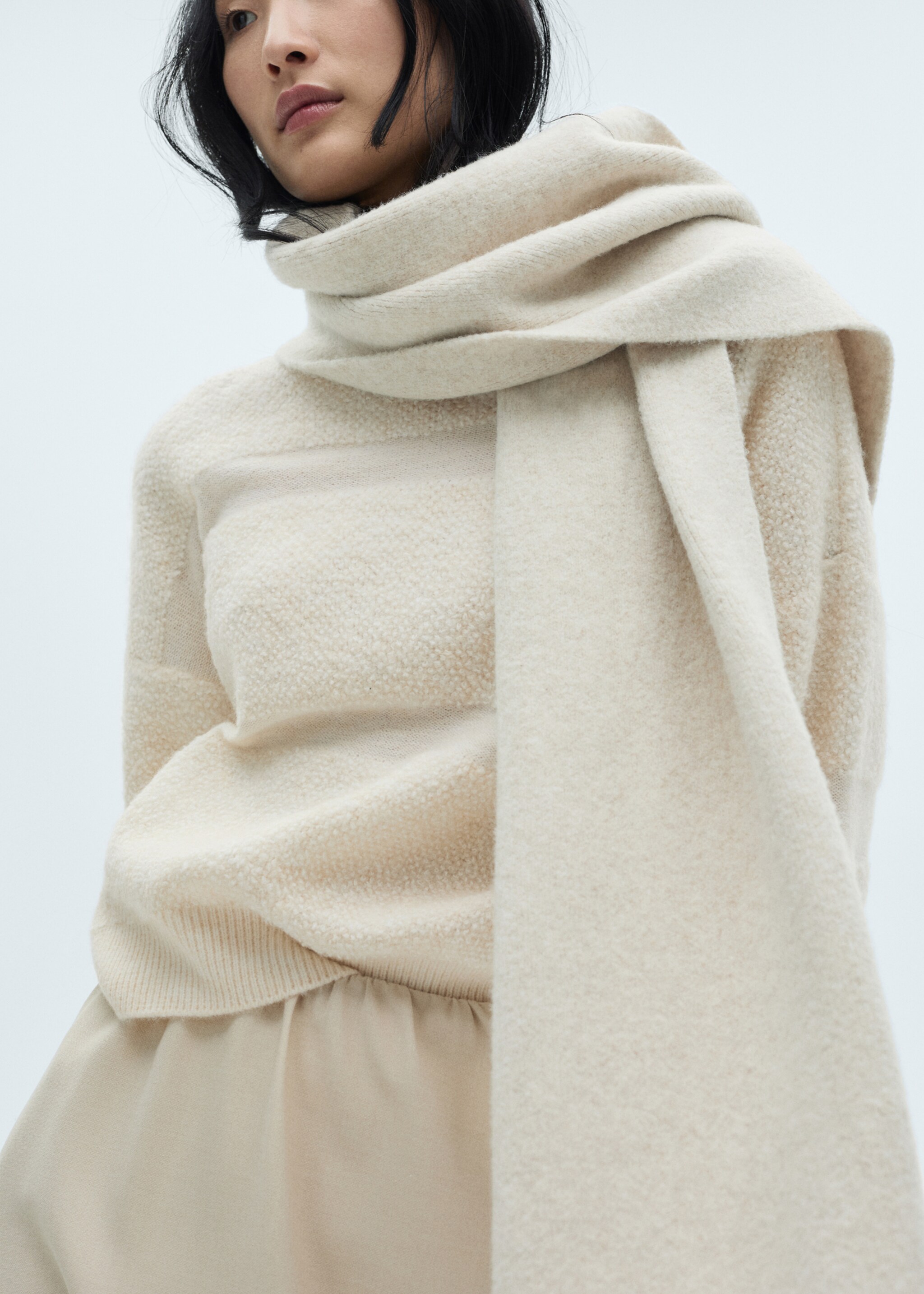 Pull-over empiècements col montant - Détail de l'article 2, Écru. Ref: 77019078-00.