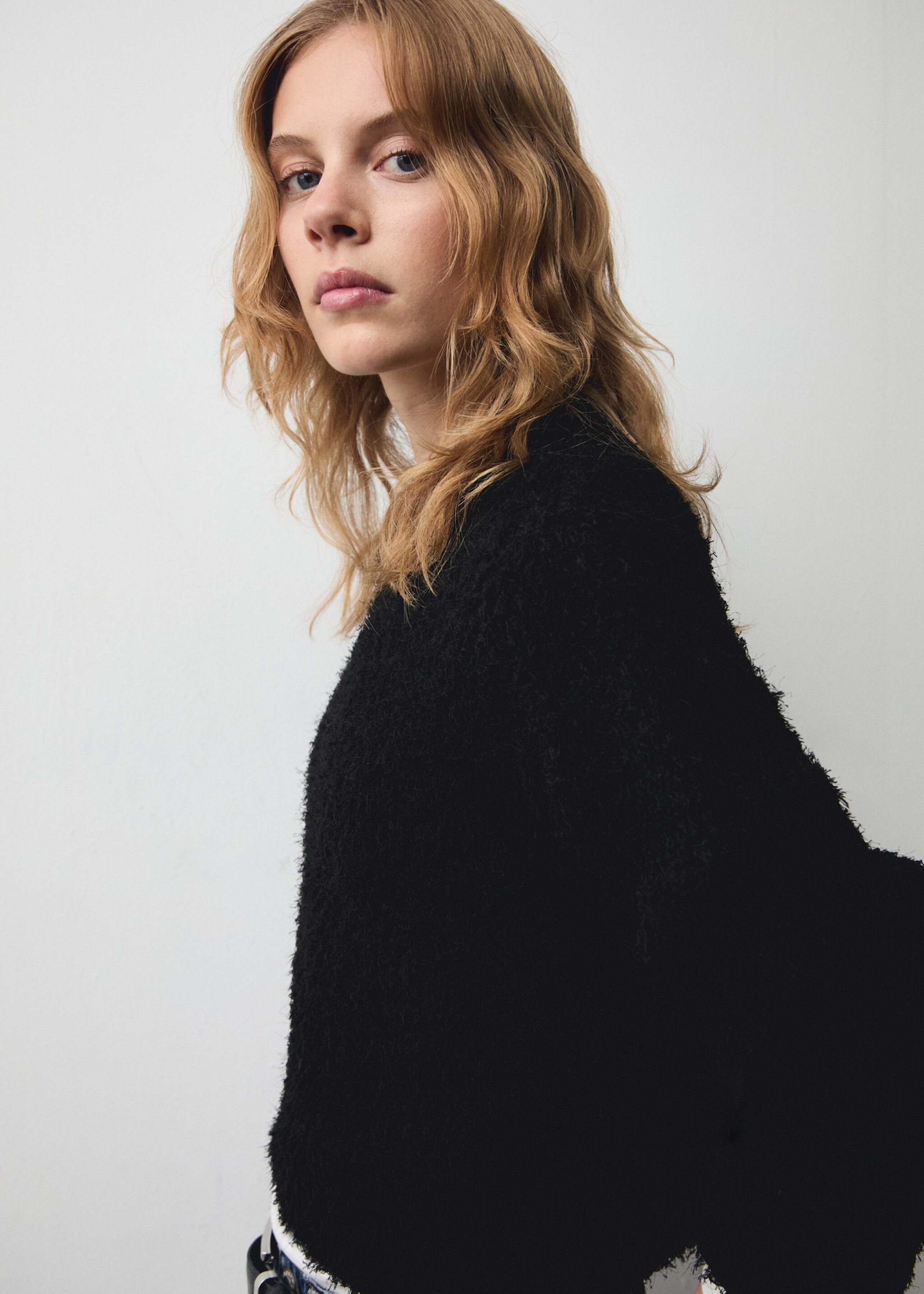 Faux-fur knitted sweater - Medium plane, Black. Ref: 77019080-00.