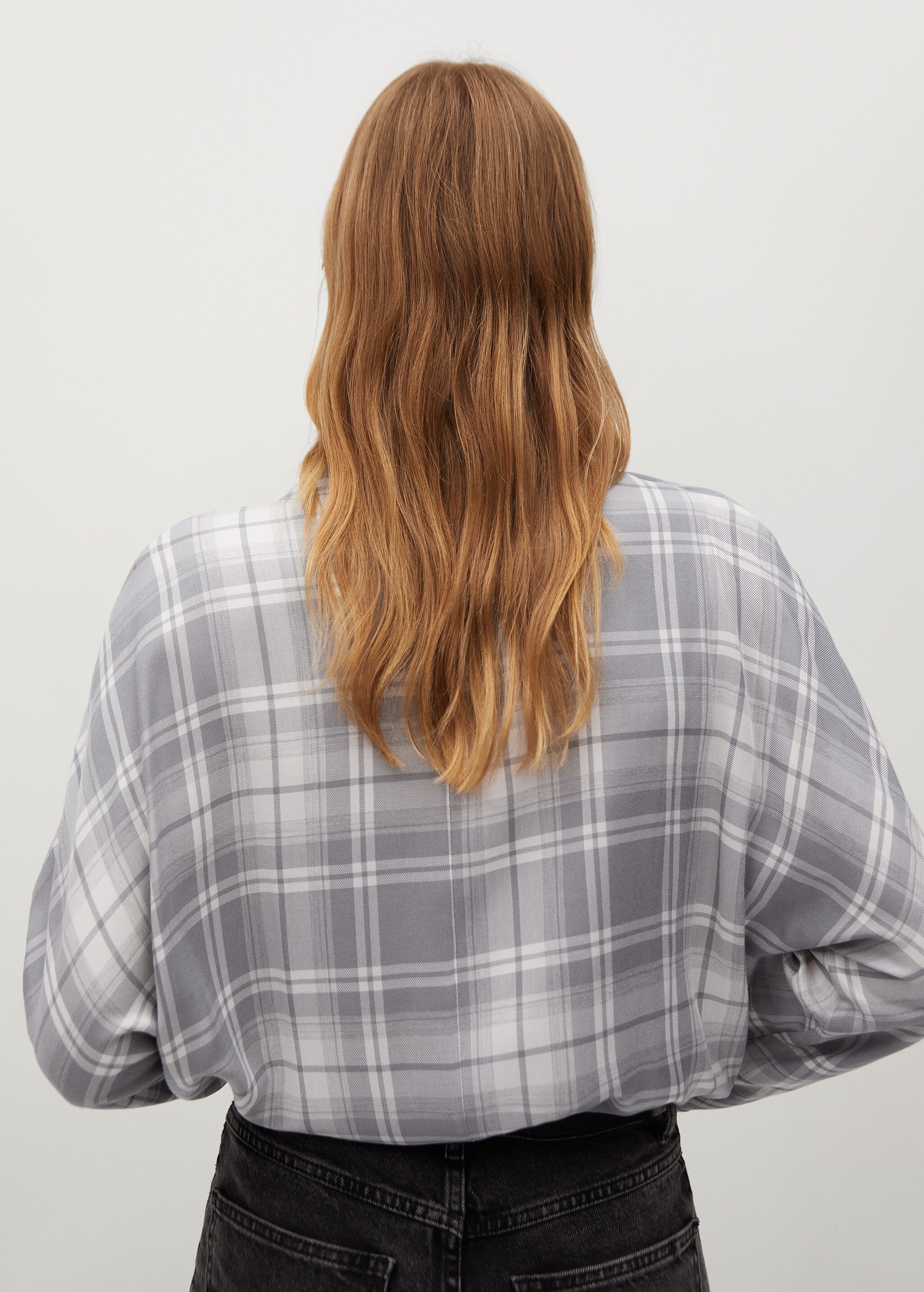 Blusa bolsillo parche - Reverso del artículo
