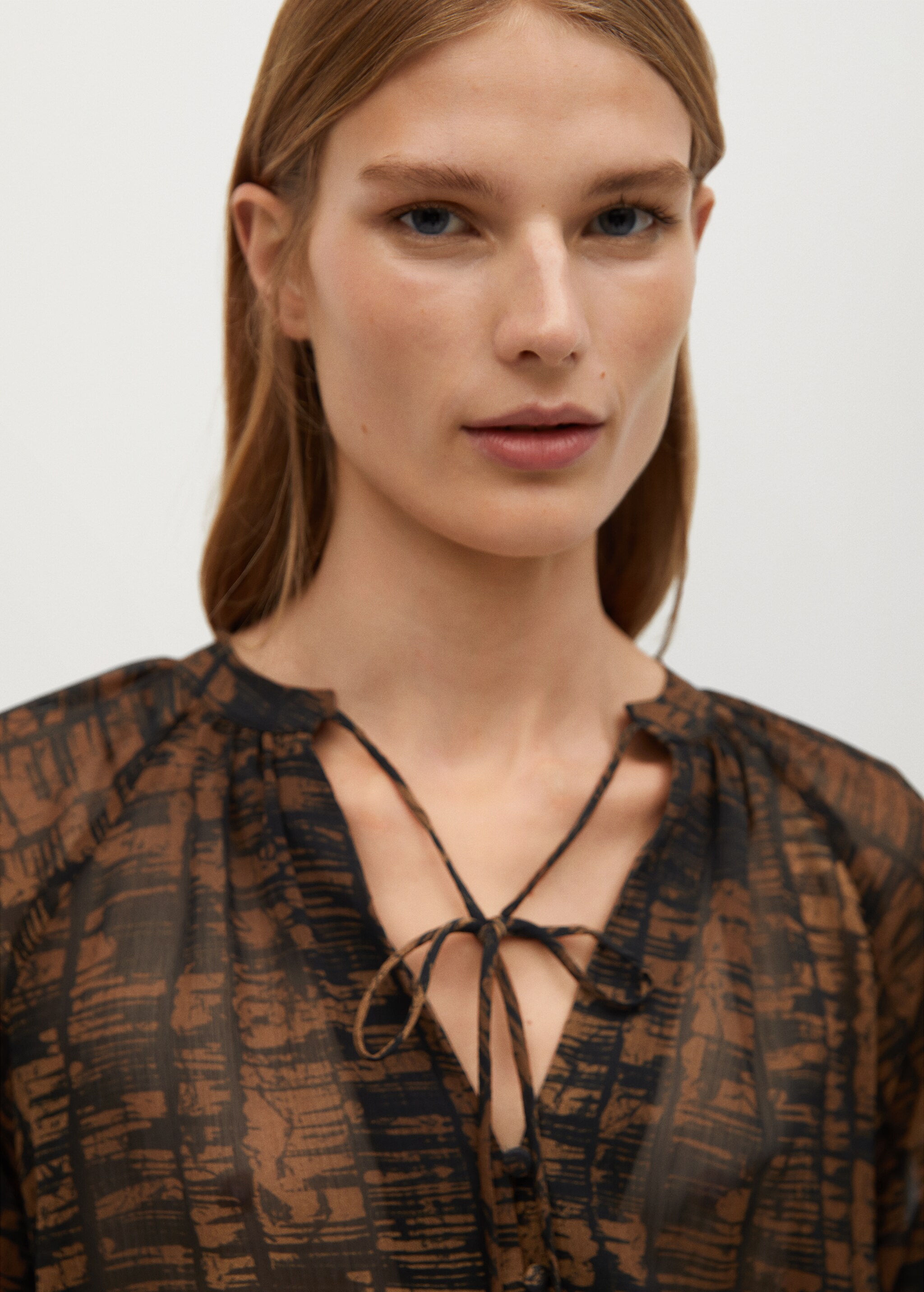 Blusa plisada estampada - Detalle del artículo 1