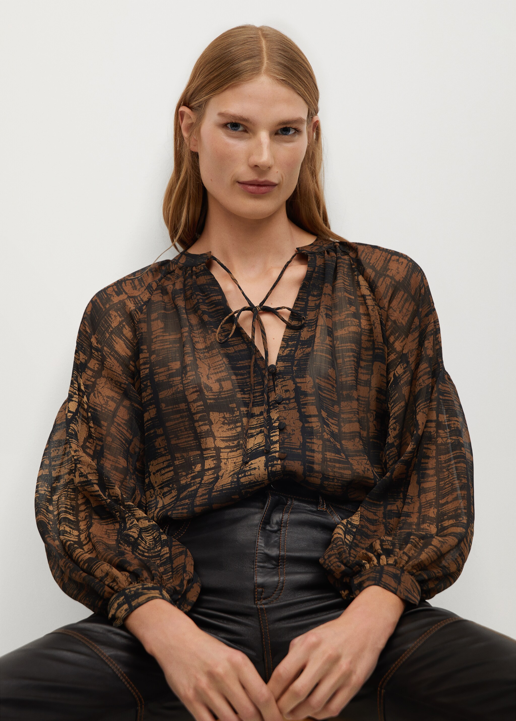 Blusa plisada estampada - Detalle del artículo 3
