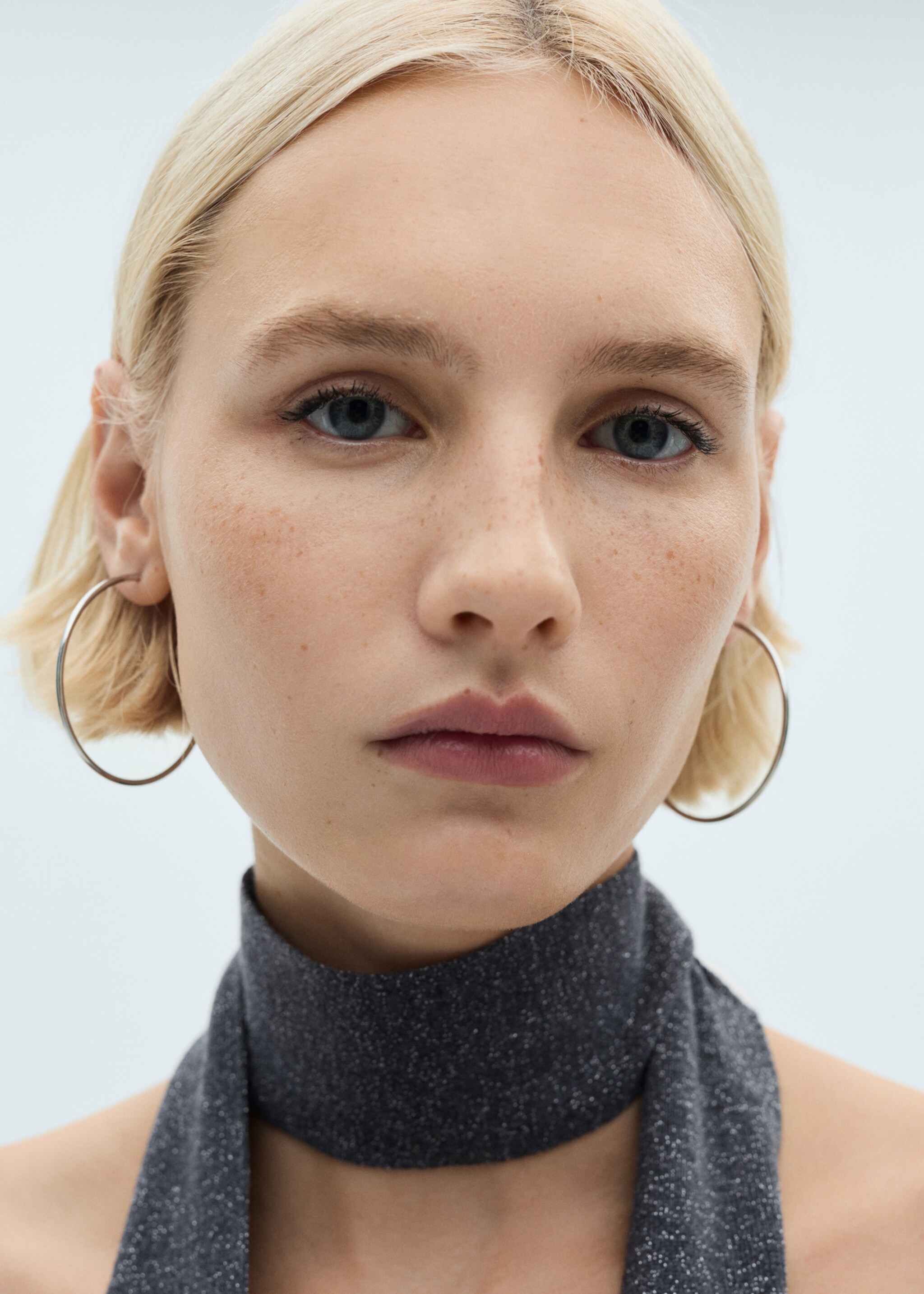 Lurex top with bow - Details of the article 1, Grey. Ref: 77019406-00.