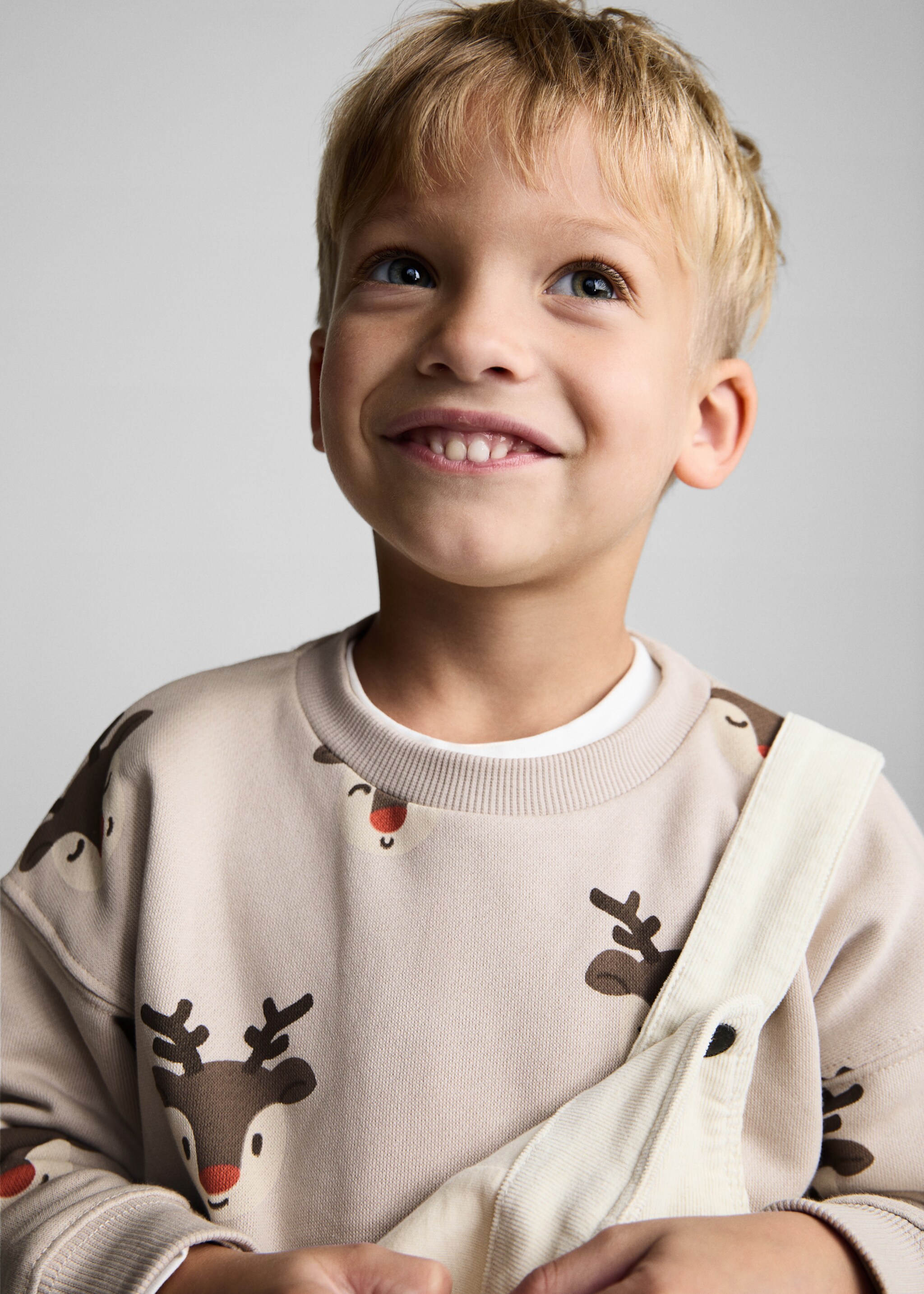 Reindeer printed sweatshirt - Details of the article 1, Sand. Ref: 77019410-00.