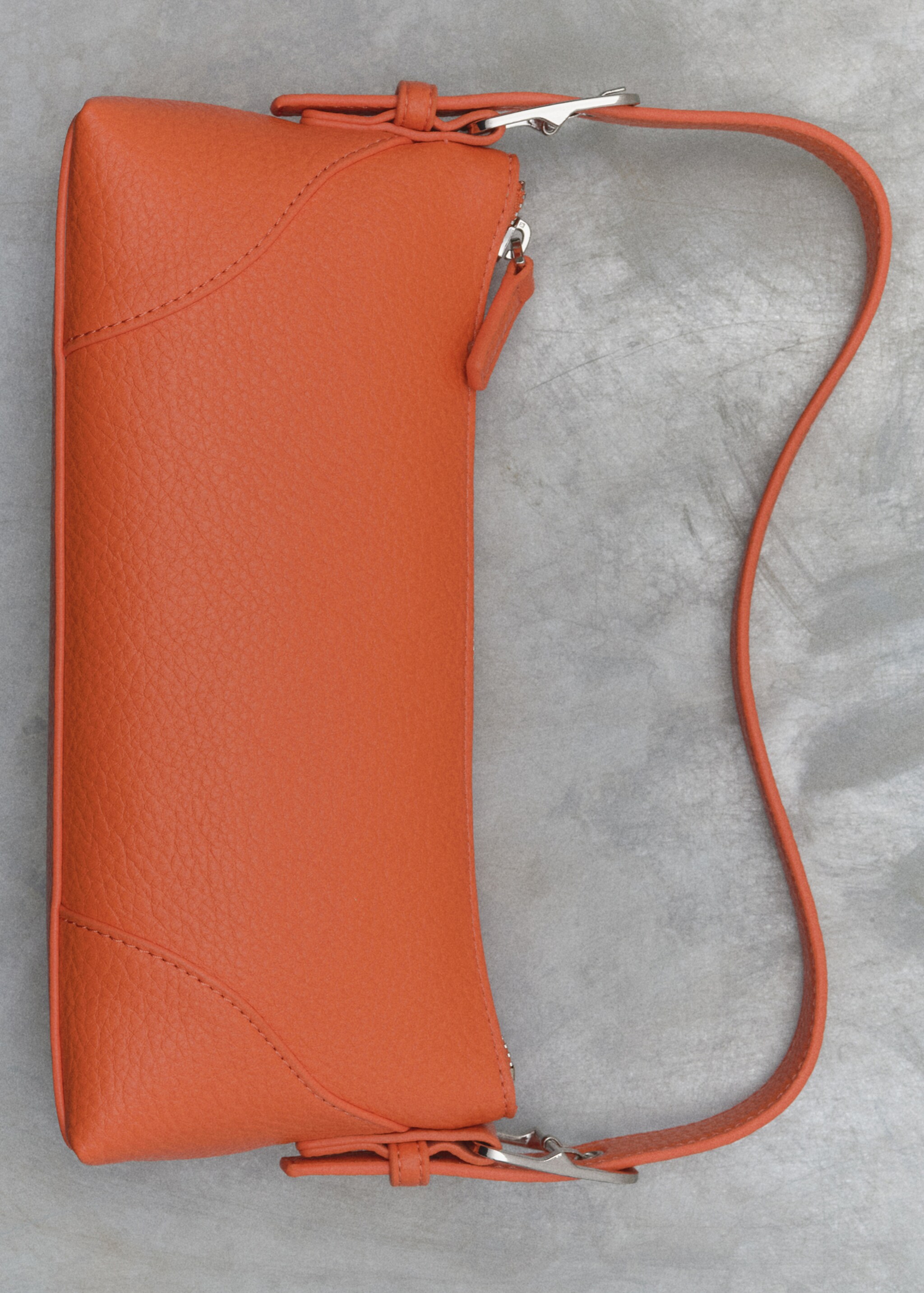 Shoulder bag with buckle - Details of the article 6