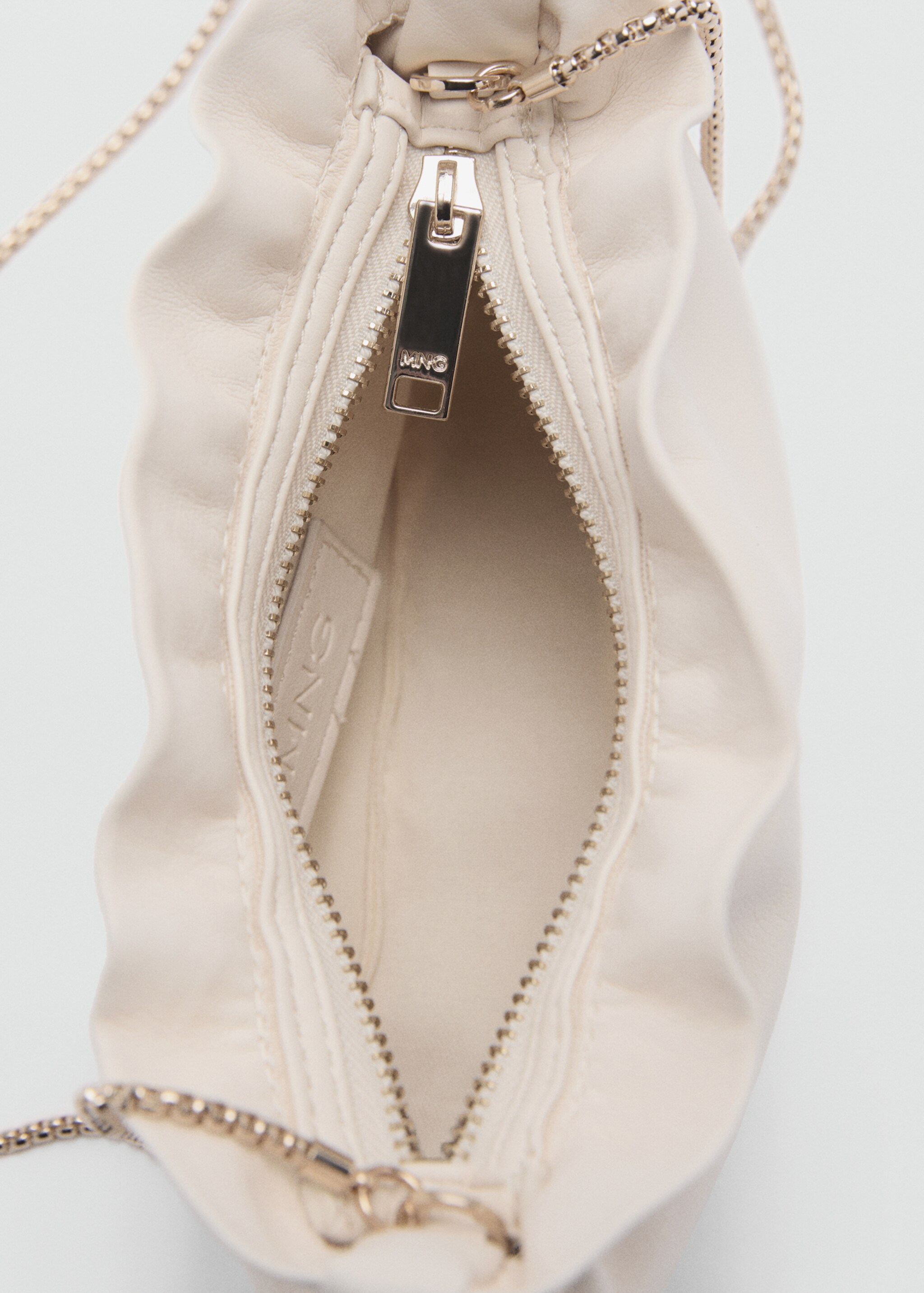 Chain bag - Details of the article 1, Ecru. Ref: 77020326-00.