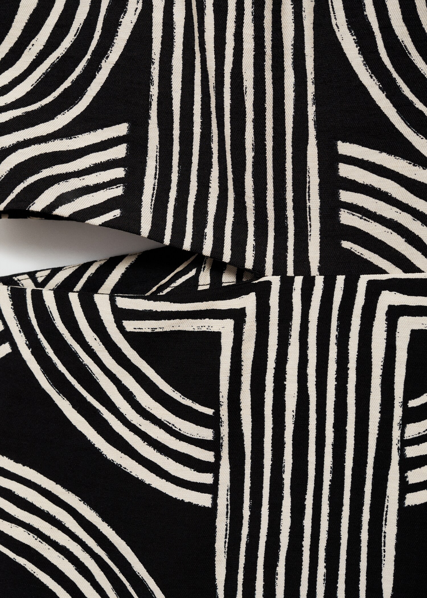 Printed dress with openings - Details of the article 8