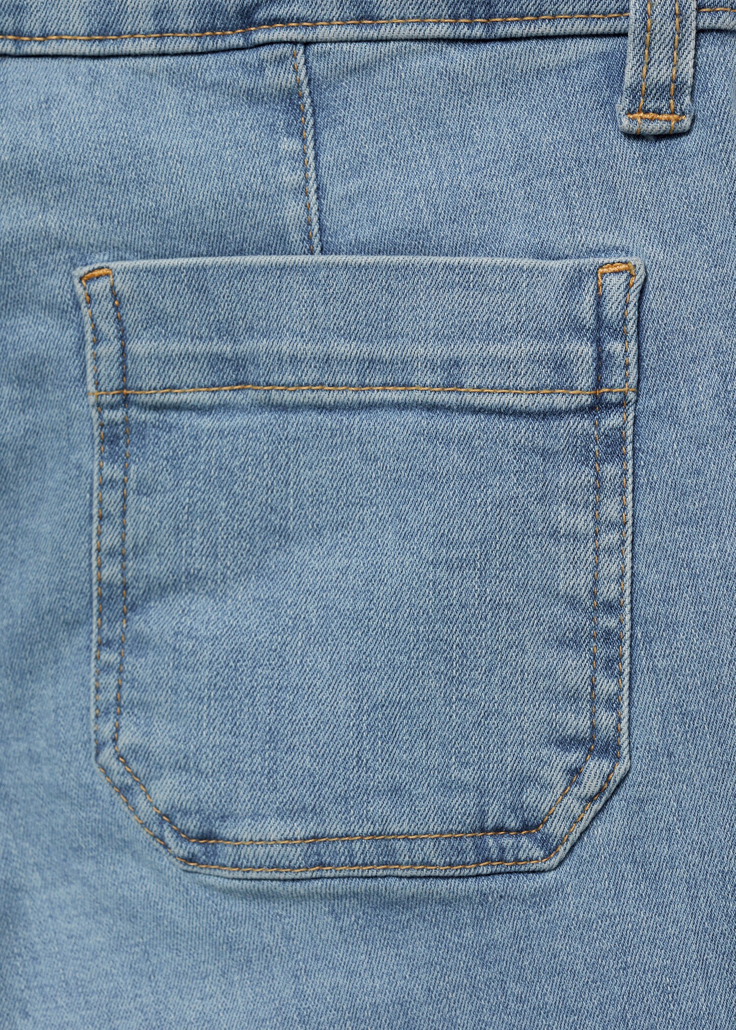 Slim capri jeans with decorative stitching - Details of the article 0