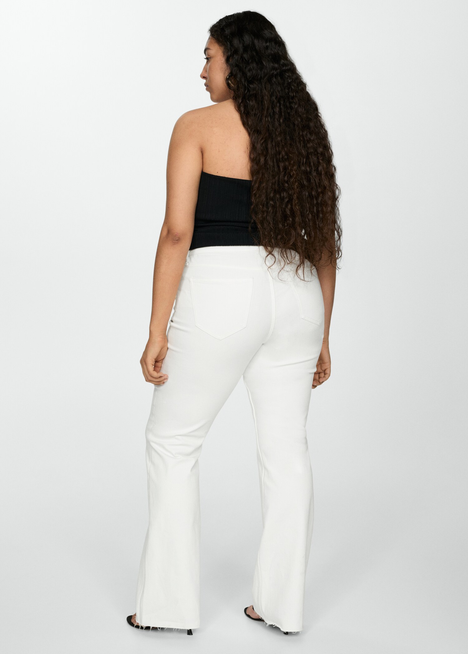 Medium-rise flared jeans - Details of the article 4