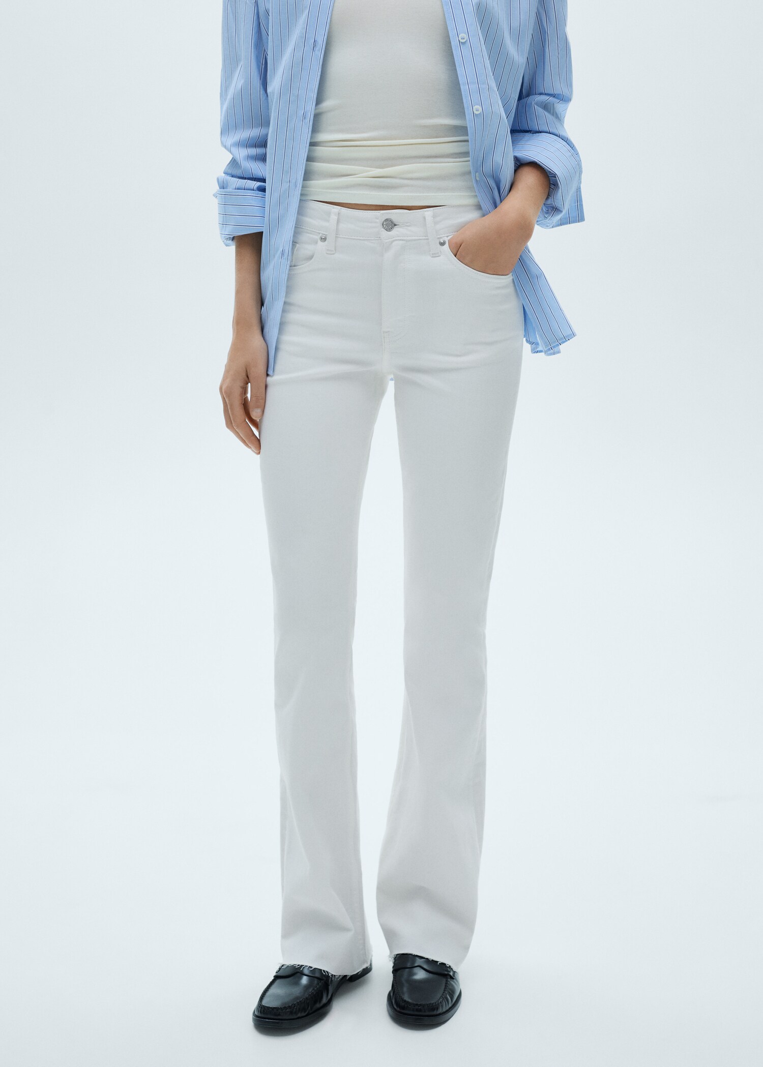 Medium-rise flared jeans - Details of the article 6