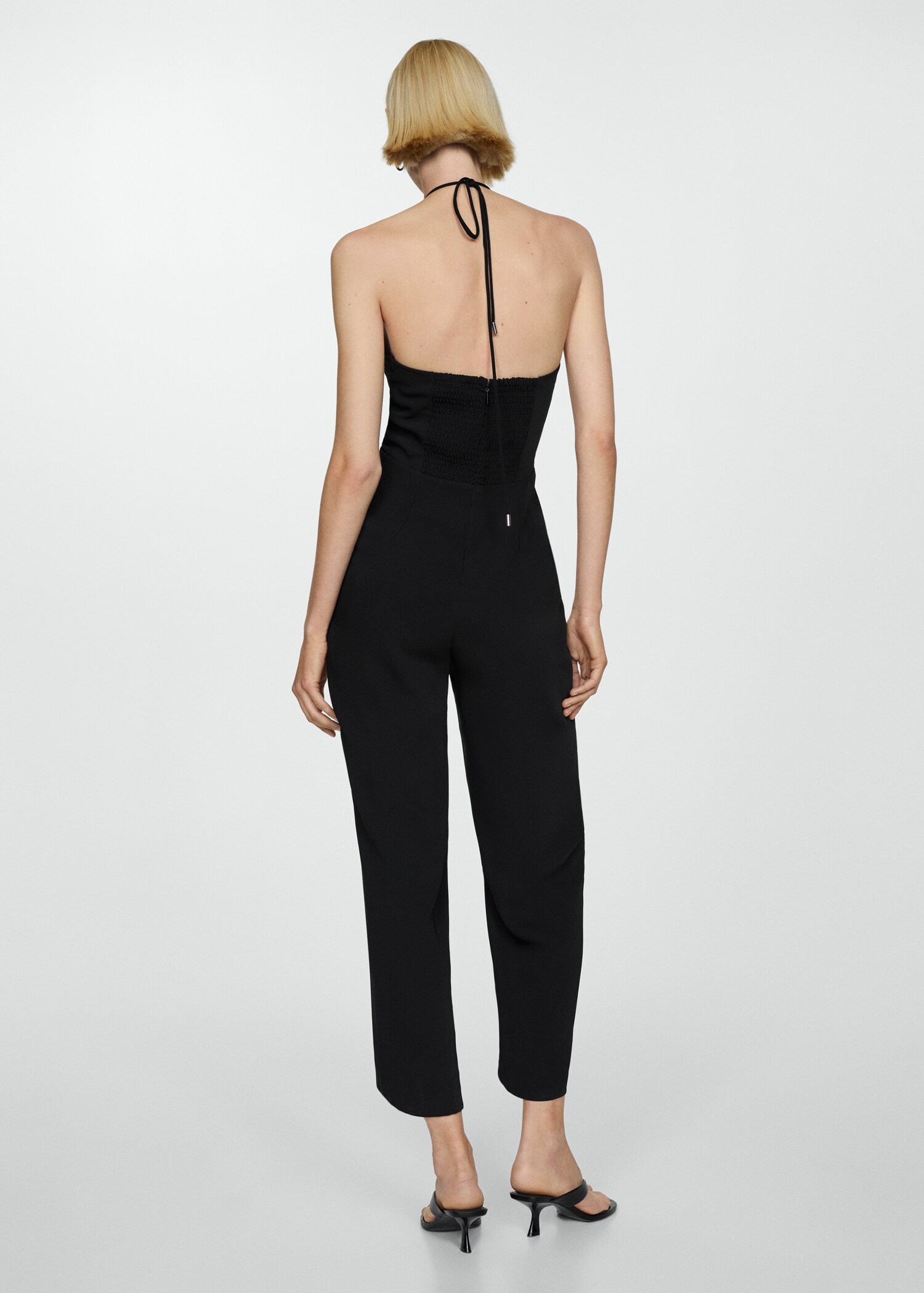 Neckholder-Jumpsuit mit Ring - Rückseite des Artikels