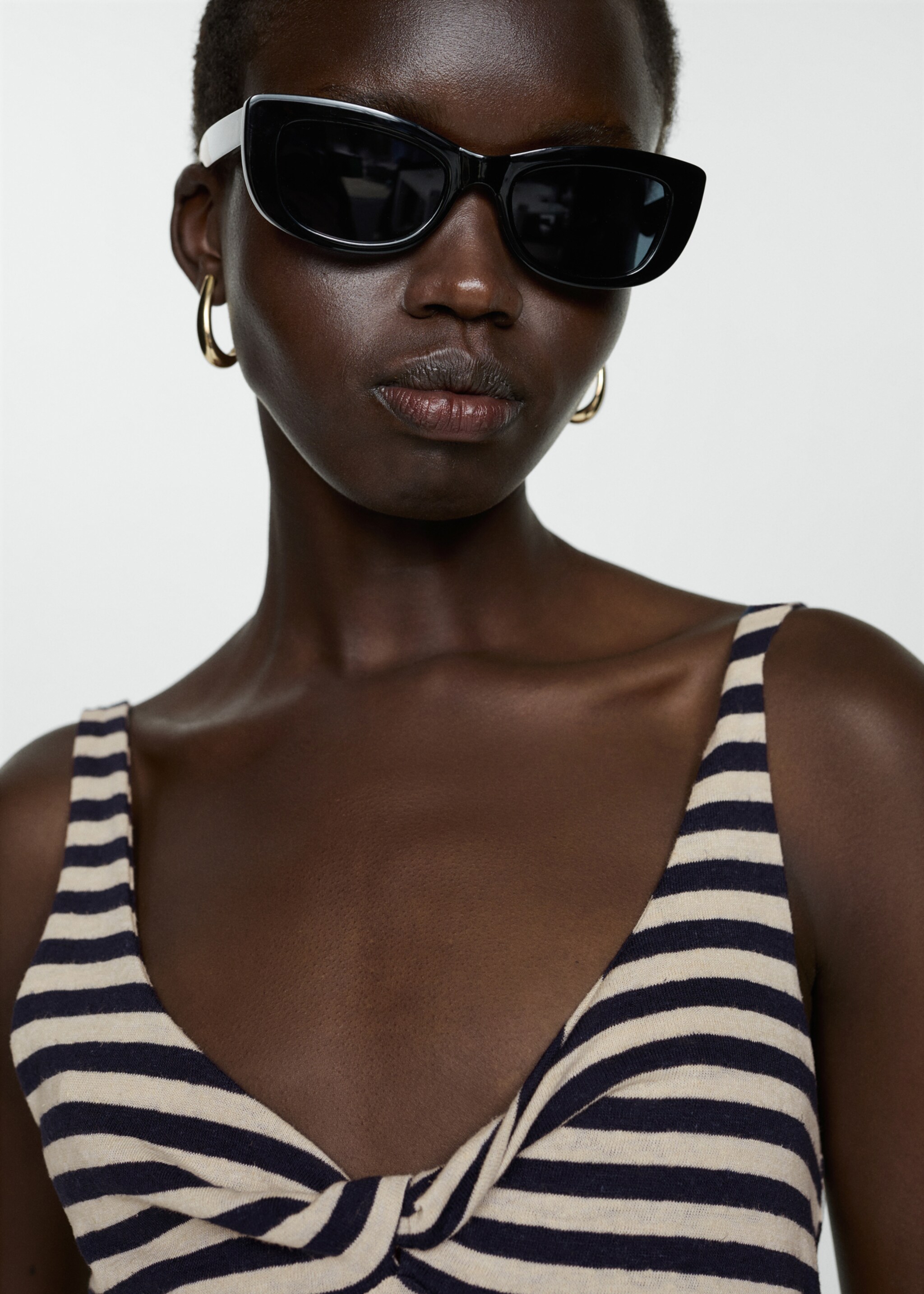 Linen dress with knot detail - Details of the article 1, Dark Navy. Ref: 77020371-00.