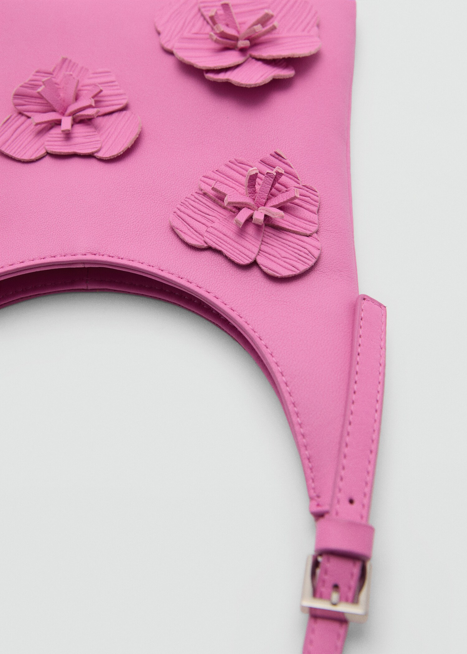 Leather shoulder bag with flowers - Details of the article 1