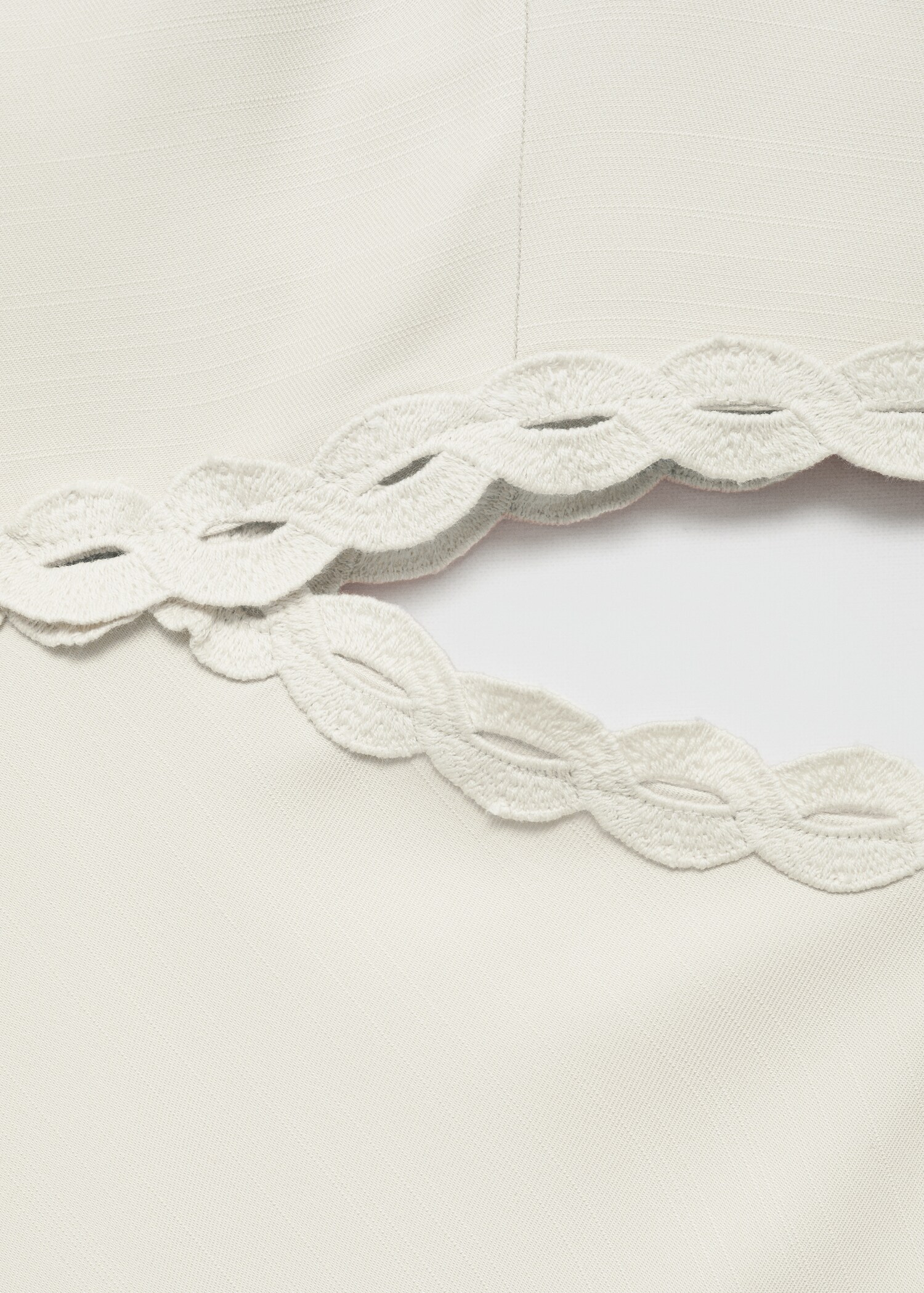 Slit dress with lace detail - Details of the article 8