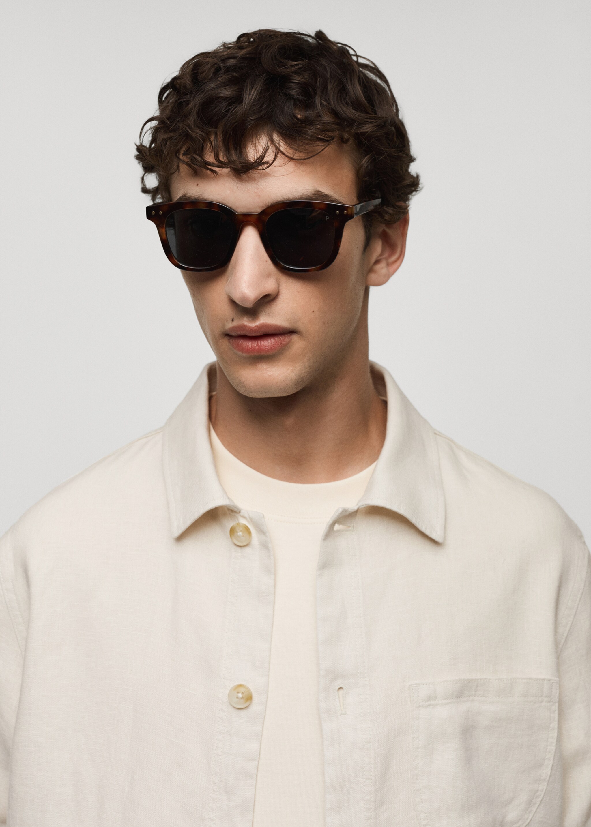 100% linen overshirt with pockets - Details of the article 1, White. Ref: 77020567-00.