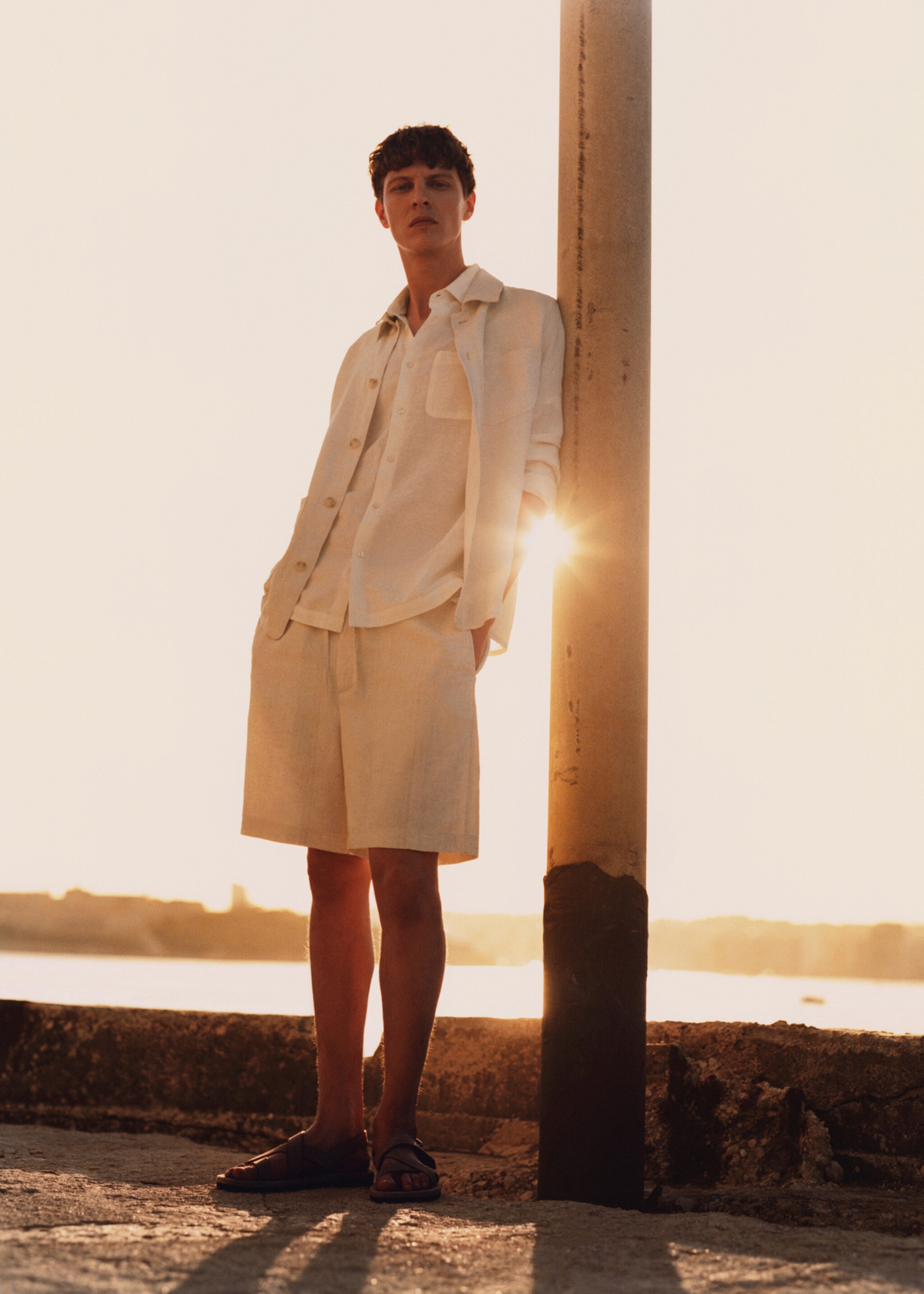 100% linen overshirt with pockets - Details of the article 5, White. Ref: 77020567-00.